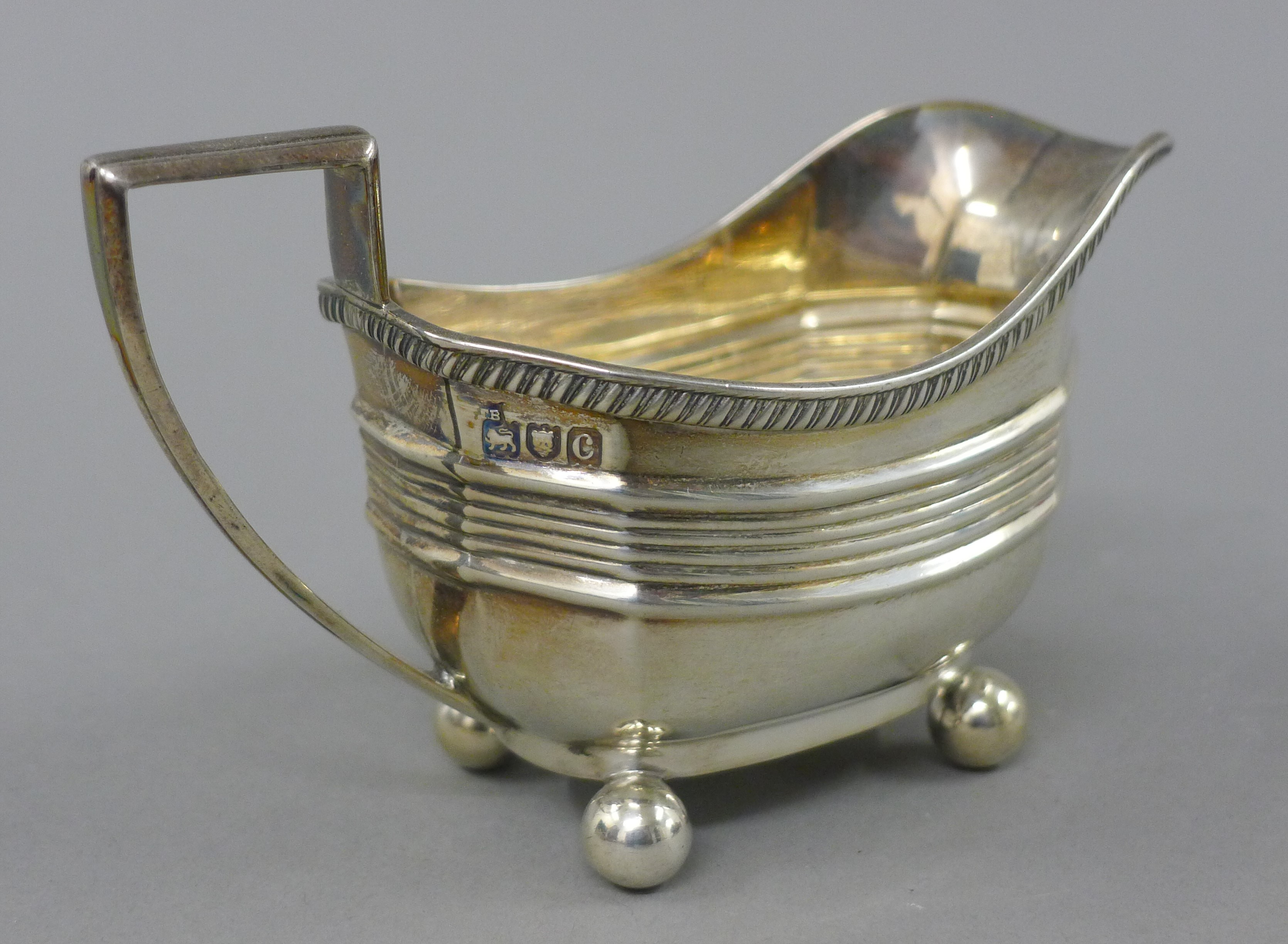 A silver three-piece tea set. The teapot 29 cm long. 854.6 grammes total weight. - Image 10 of 11