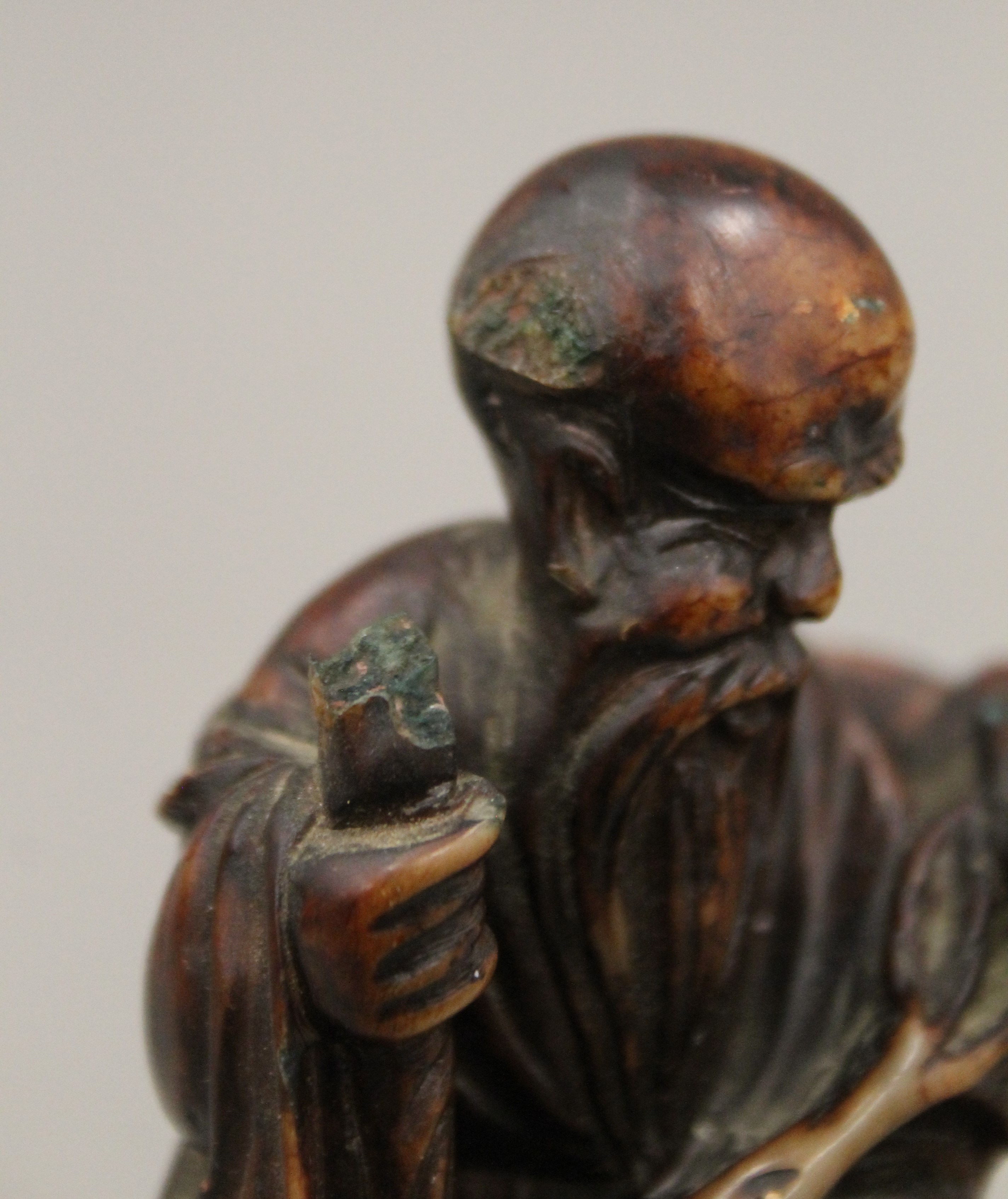 A Chinese carved soapstone group mounted on a carved wooden plinth base. 15 cm high overall. - Image 7 of 9