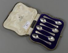A boxed set of six silver teaspoons. 58 grammes.