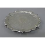 A small silver salver. 20 cm diameter. 303.4 grammes.