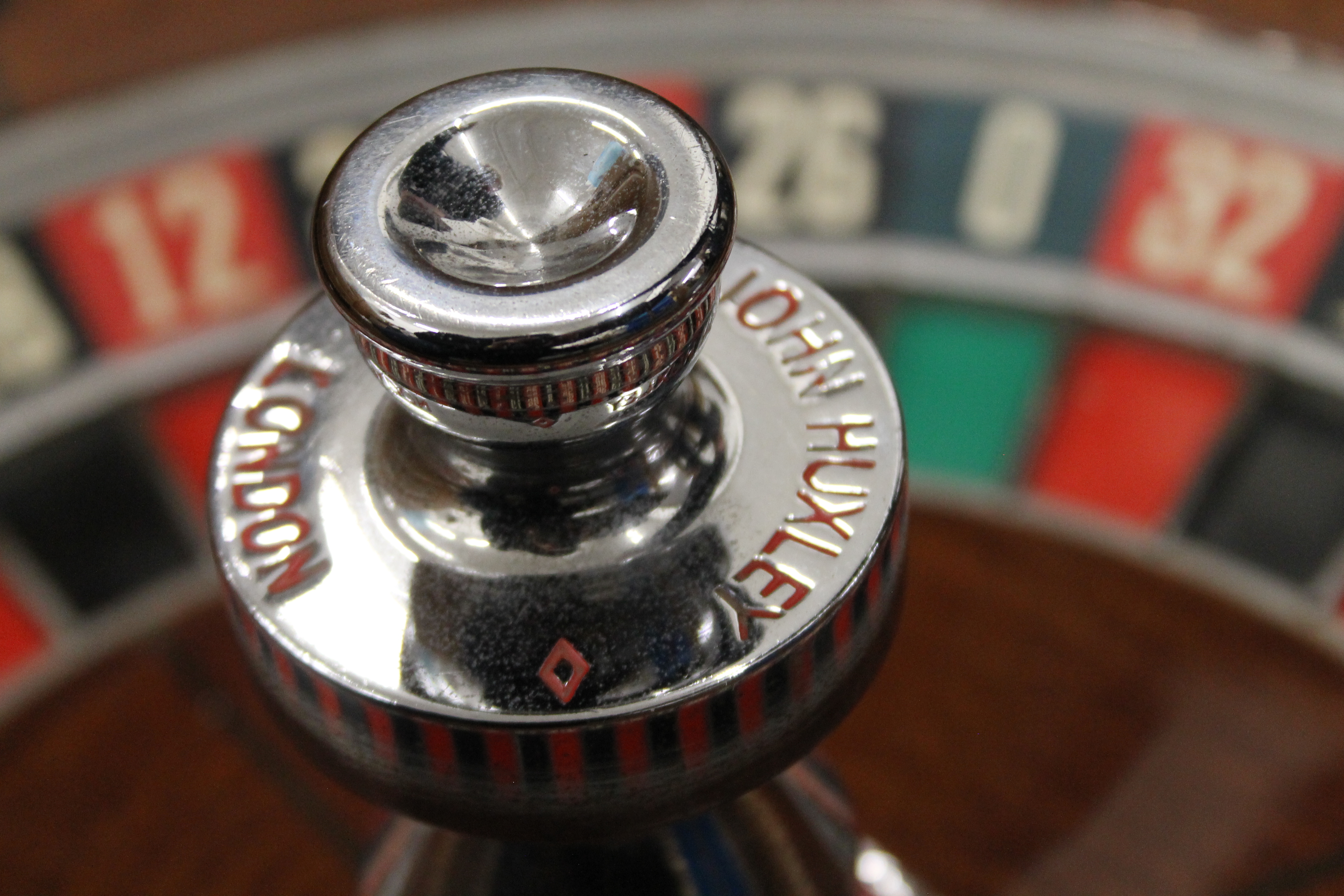 A full size casino roulette wheel with cased set chips. 81 cm diameter. - Image 4 of 7