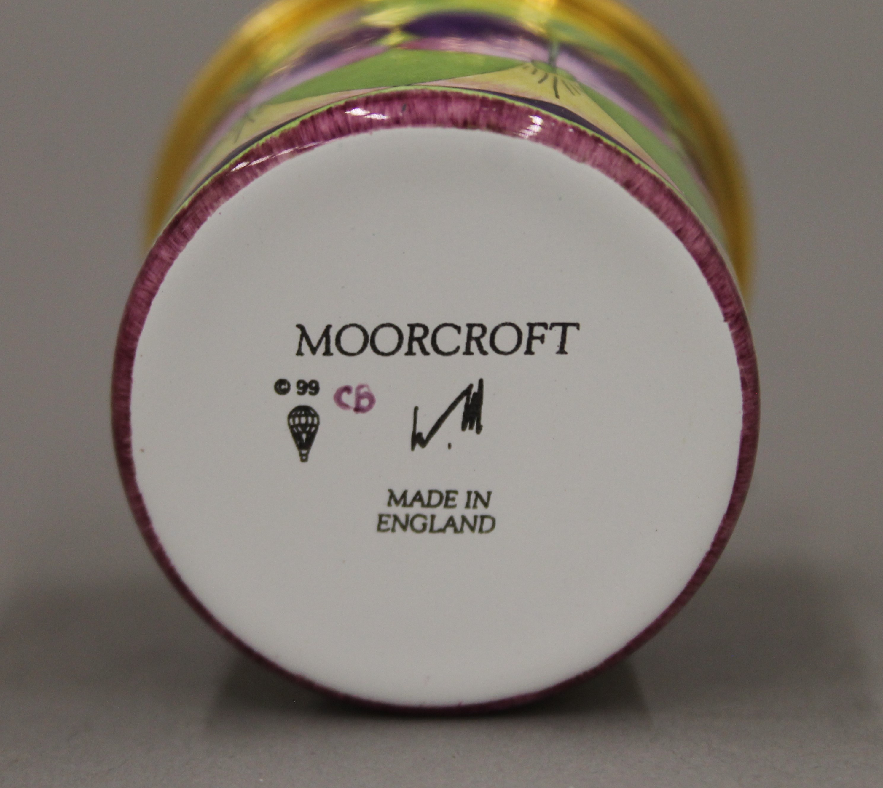A boxed Moorcroft enamel Heartsease box. 4.25 cm diameter. - Image 7 of 8