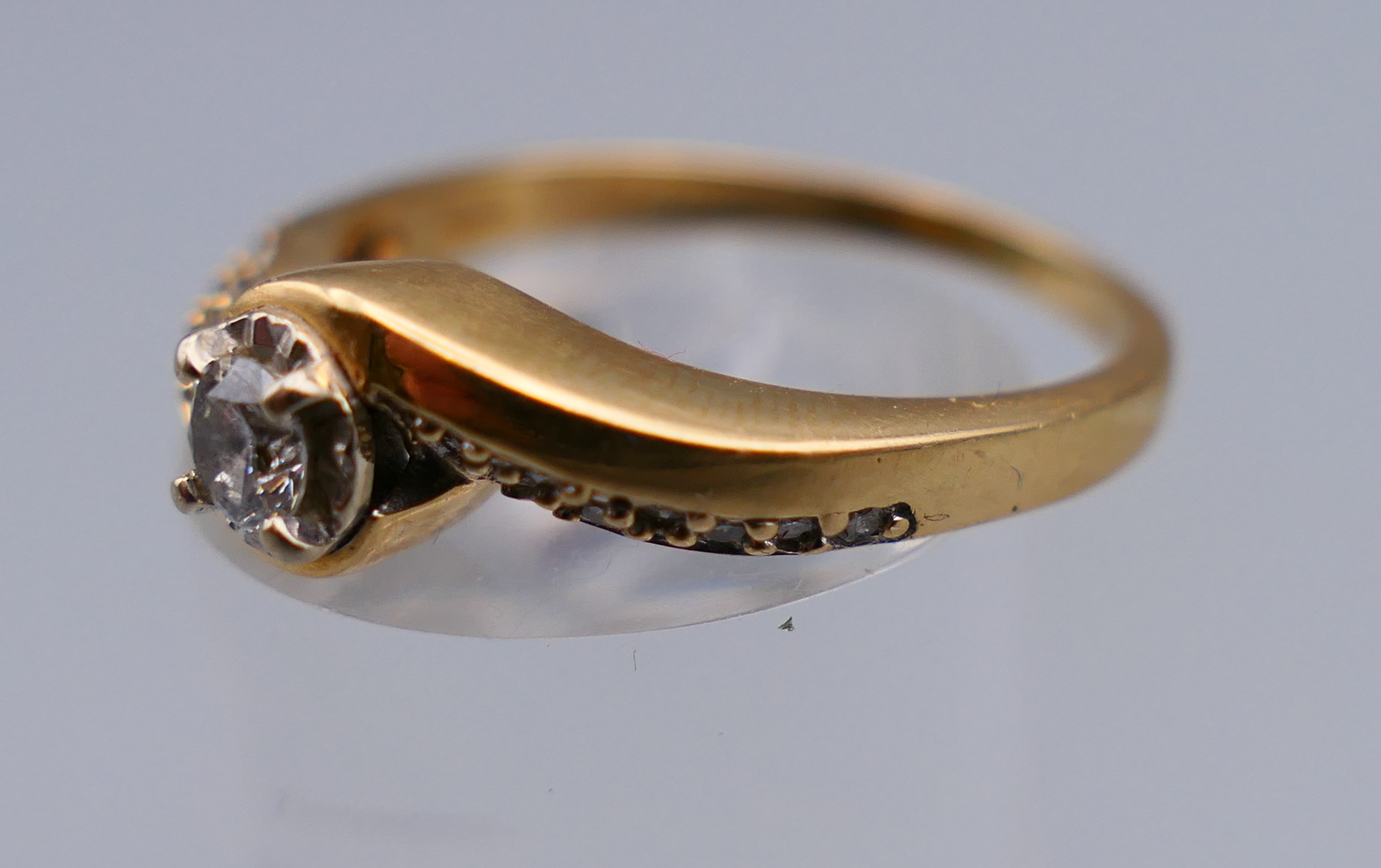 An 18 ct gold and diamond crossover ring, approximately 0.25 carat of diamonds. Ring size P/Q. 4. - Image 4 of 8