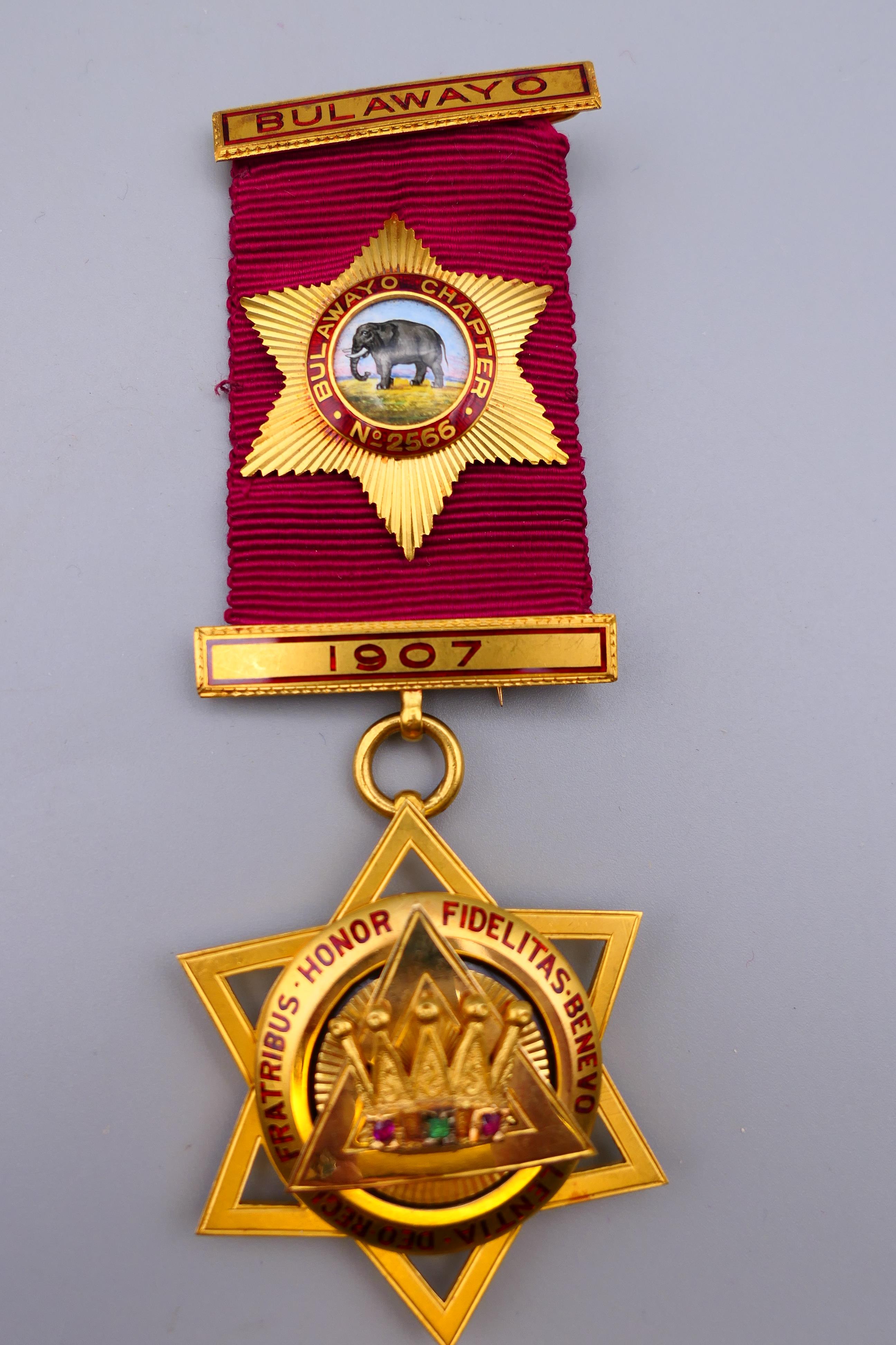 An 18 ct gold Masonic Bulawayo 1907 medal, the reverse inscribed, boxed. 11.5 cm high. - Image 2 of 8