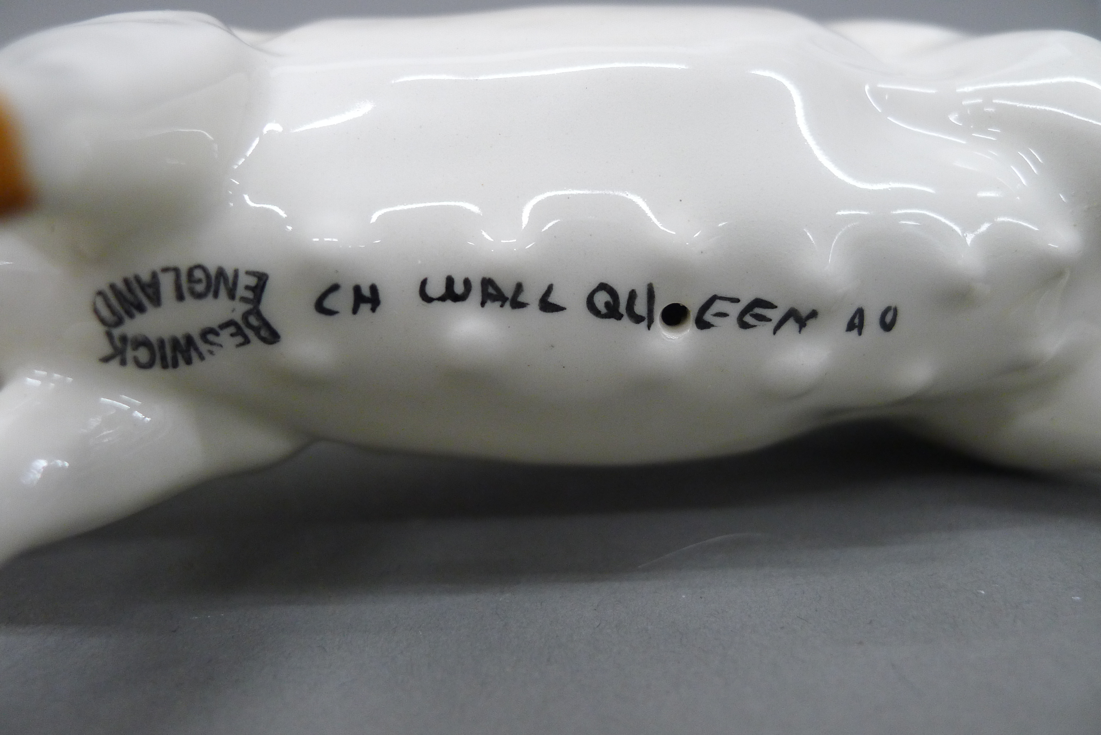 Two Beswick pigs. The largest 17 cm long. - Image 6 of 6