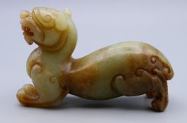 A jade model of a dog-of-fo. 8 cm long.