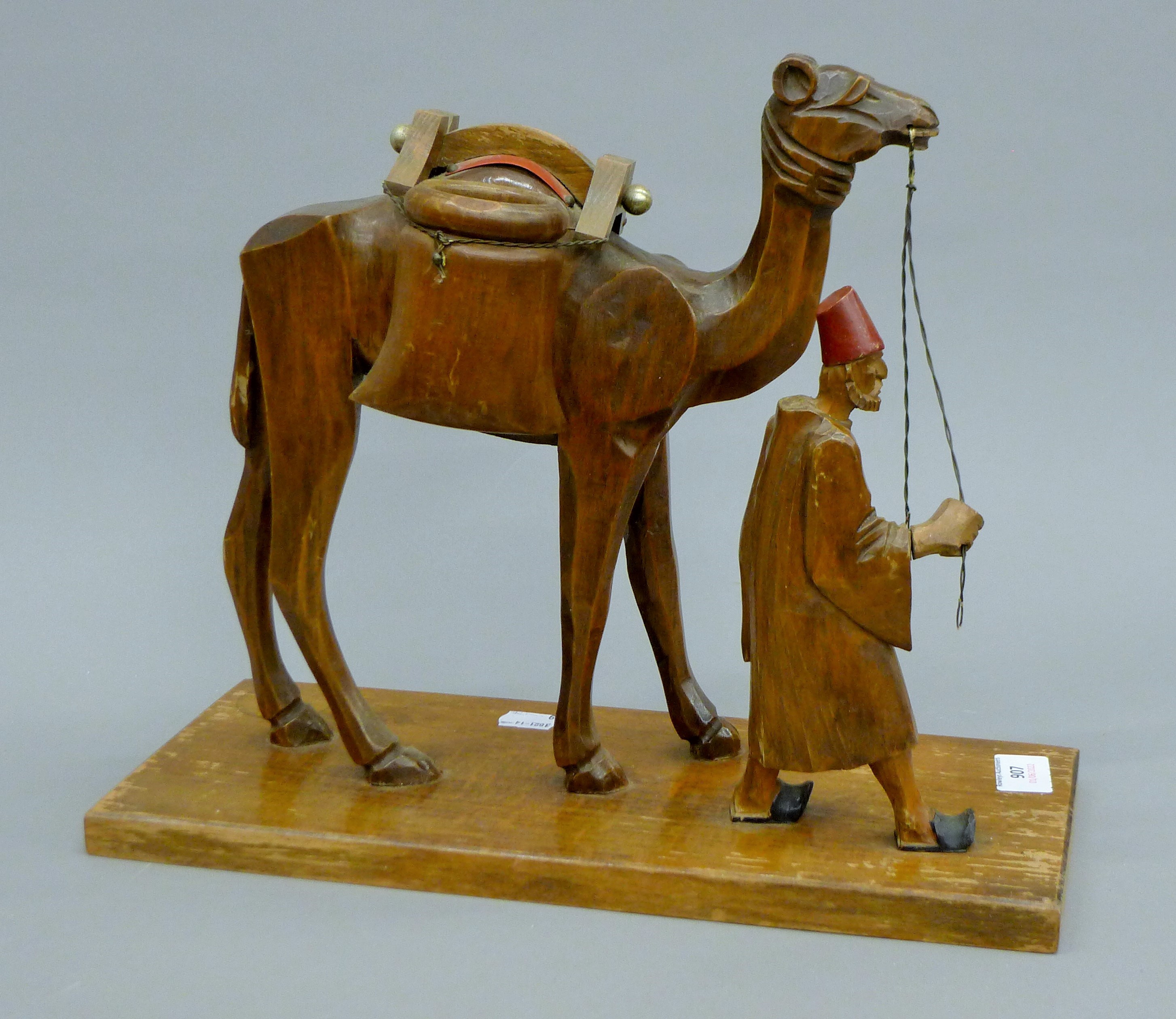 An oak bracket and a wooden model camel. The latter 37 cm long. - Image 3 of 4