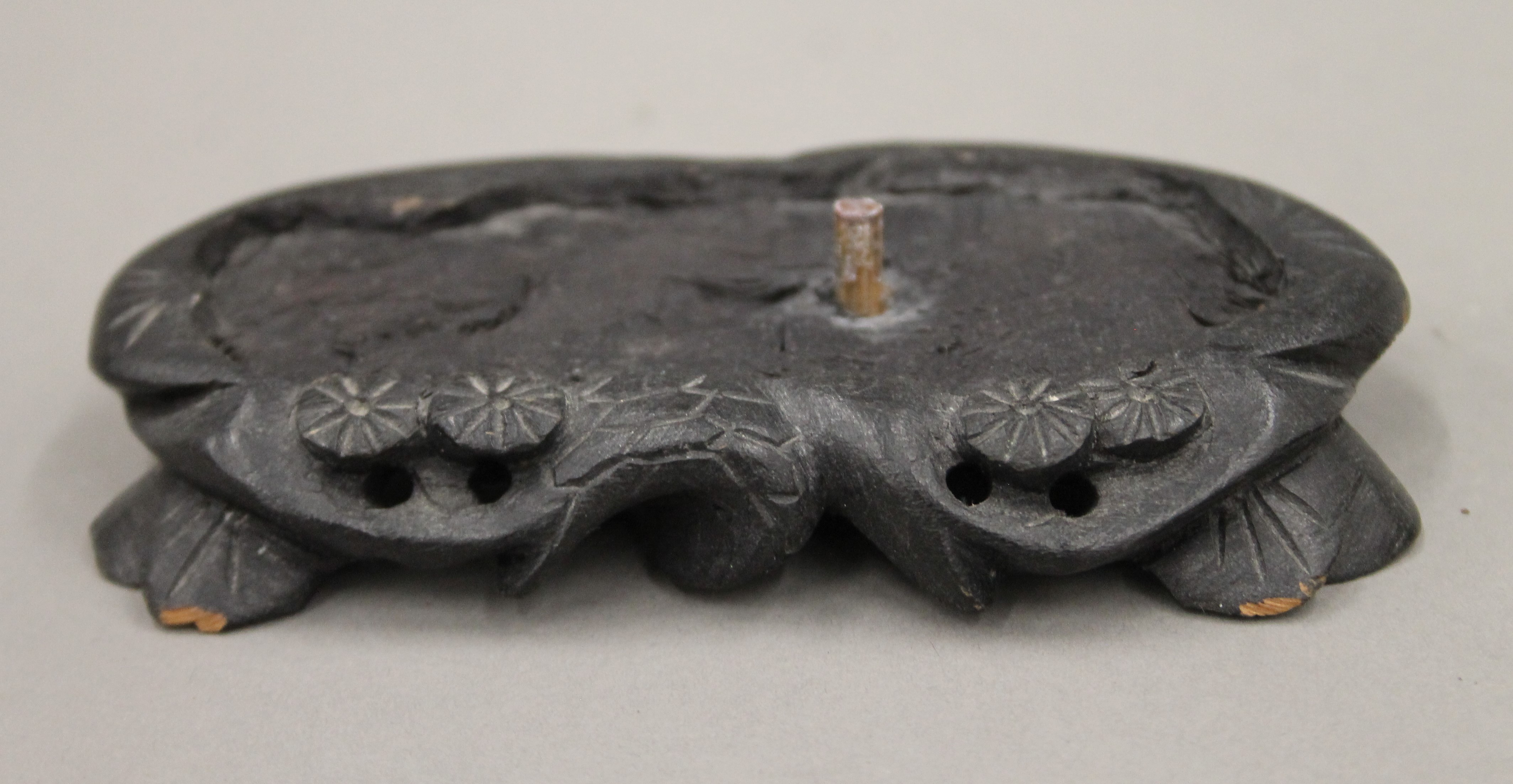 A Chinese carved soapstone group mounted on a carved wooden plinth base. 15 cm high overall. - Image 9 of 9