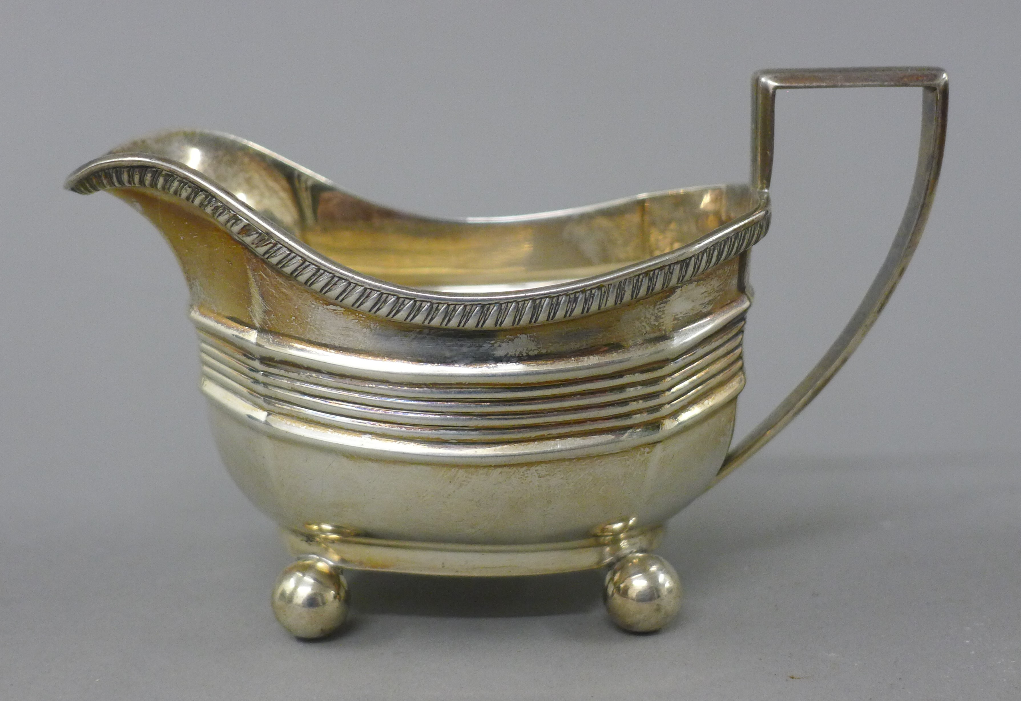 A silver three-piece tea set. The teapot 29 cm long. 854.6 grammes total weight. - Image 9 of 11