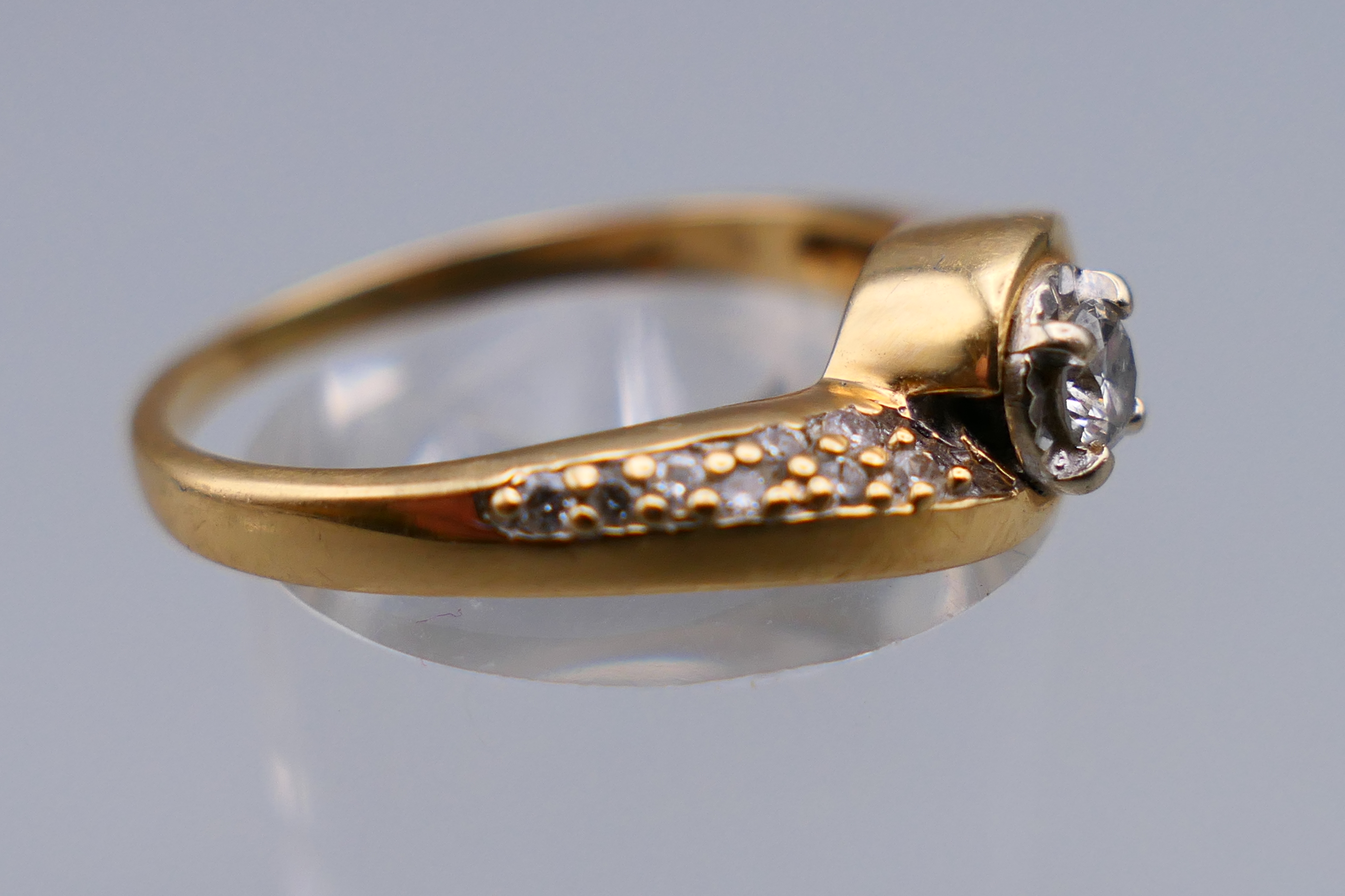 An 18 ct gold and diamond crossover ring, approximately 0.25 carat of diamonds. Ring size P/Q. 4. - Image 3 of 8