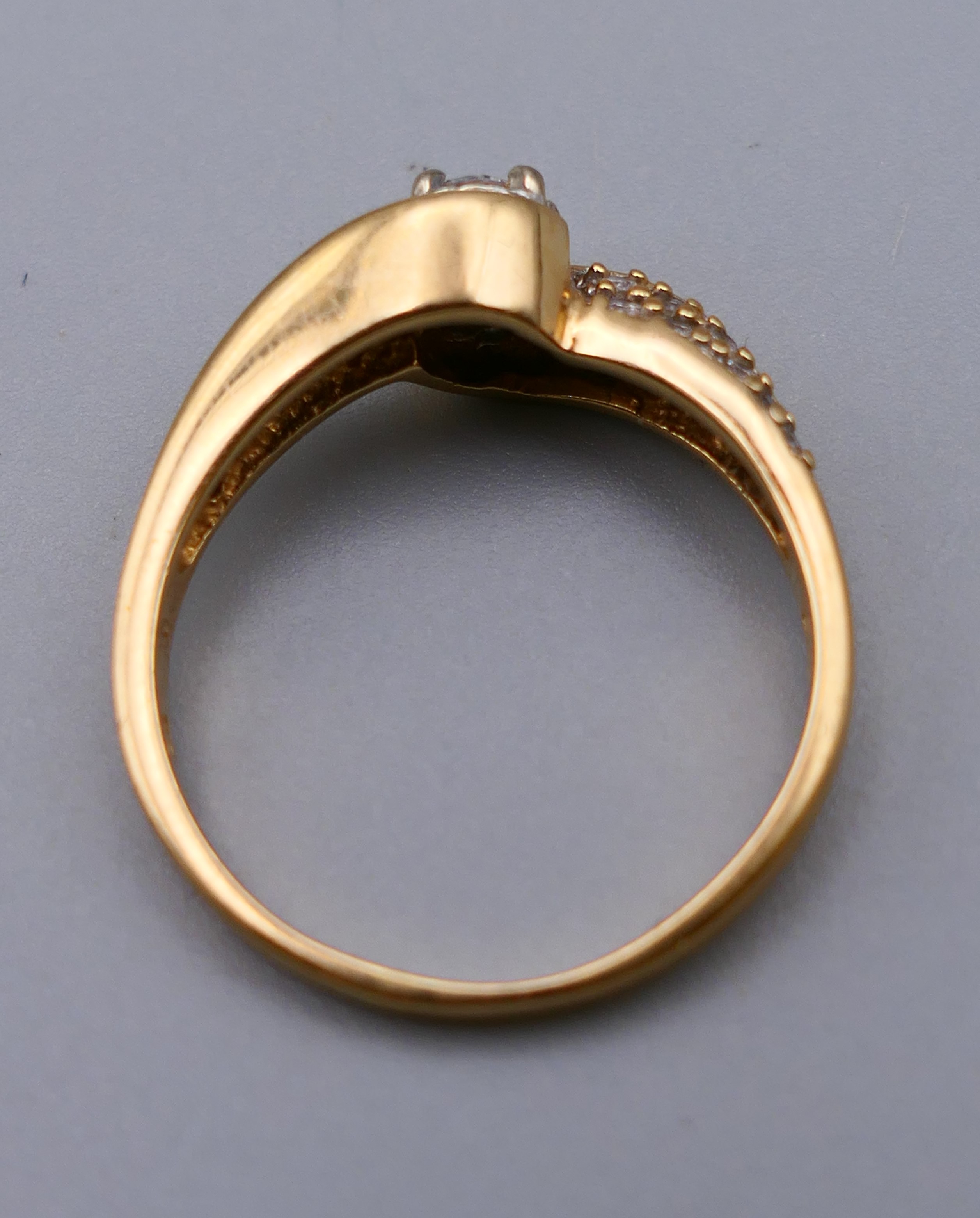 An 18 ct gold and diamond crossover ring, approximately 0.25 carat of diamonds. Ring size P/Q. 4. - Image 5 of 8