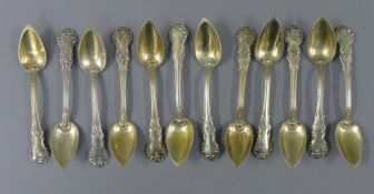 A set of twelve Continental silver gilt teaspoons. 211.6 grammes.