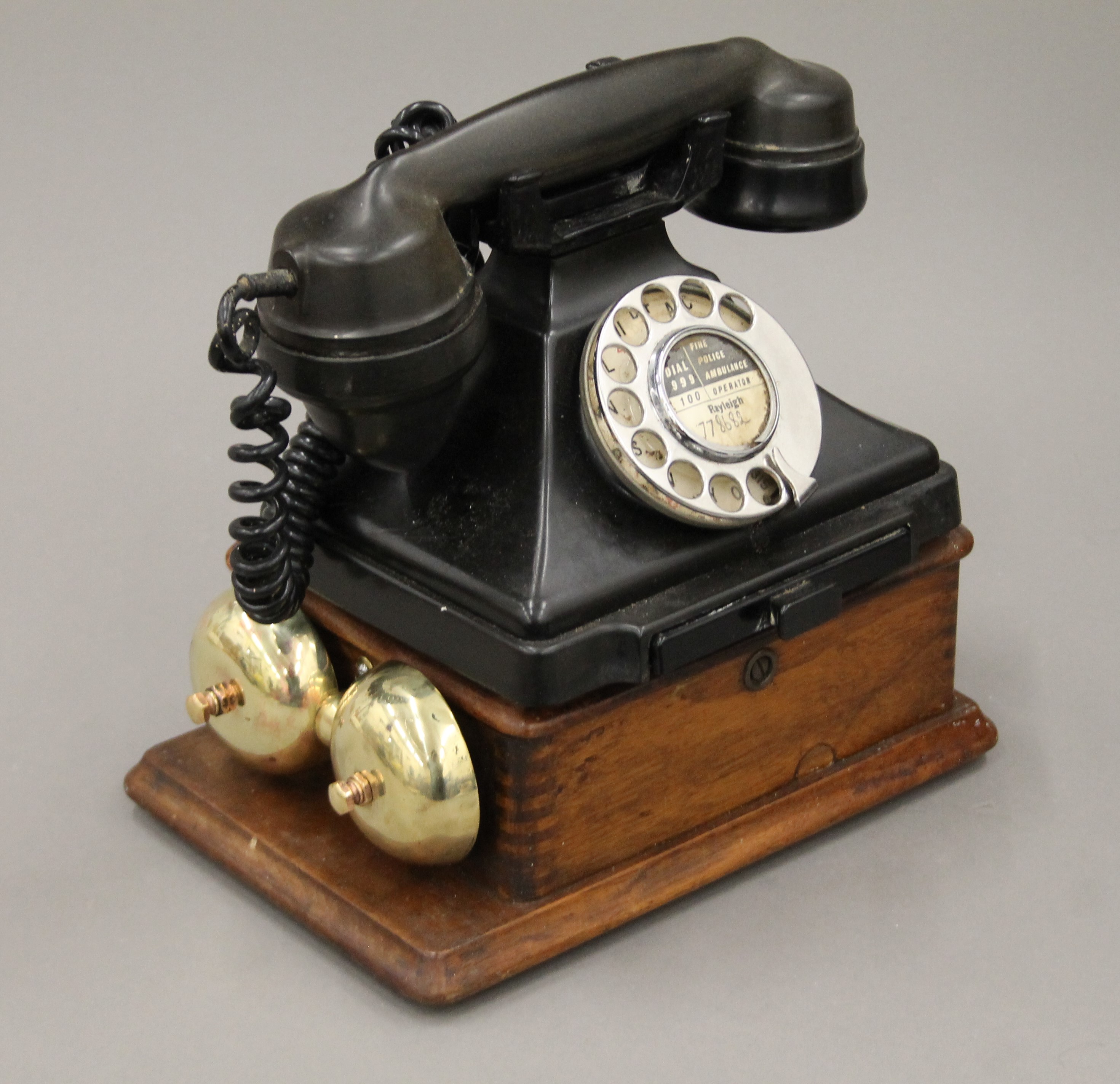 A bakelite telephone with bell box and exchange. The exchange 29.5 cm wide. - Image 4 of 11