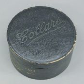 A vintage collar box. 16 cm diameter.