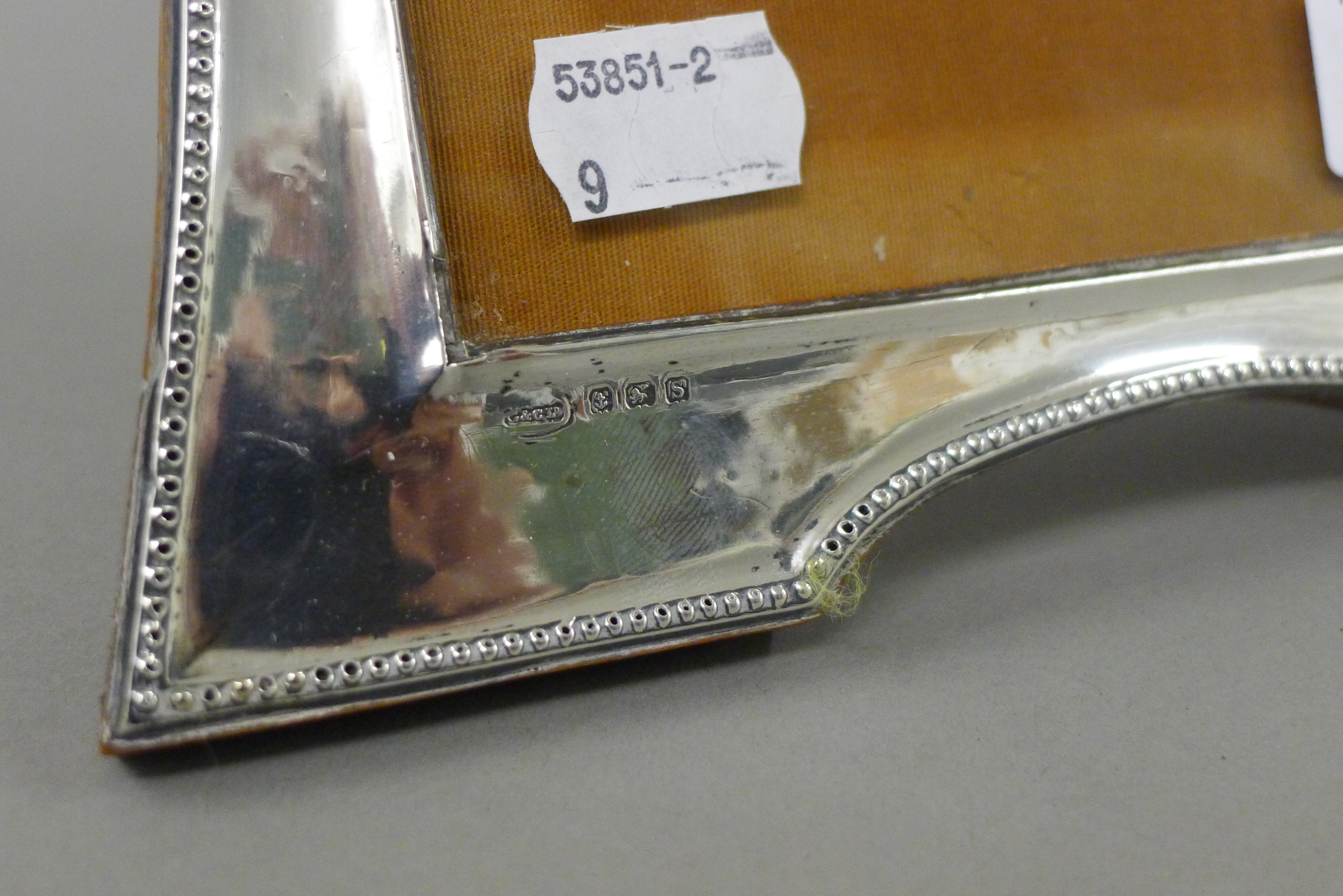 A large silver photograph frame. 25 cm high. - Image 3 of 5