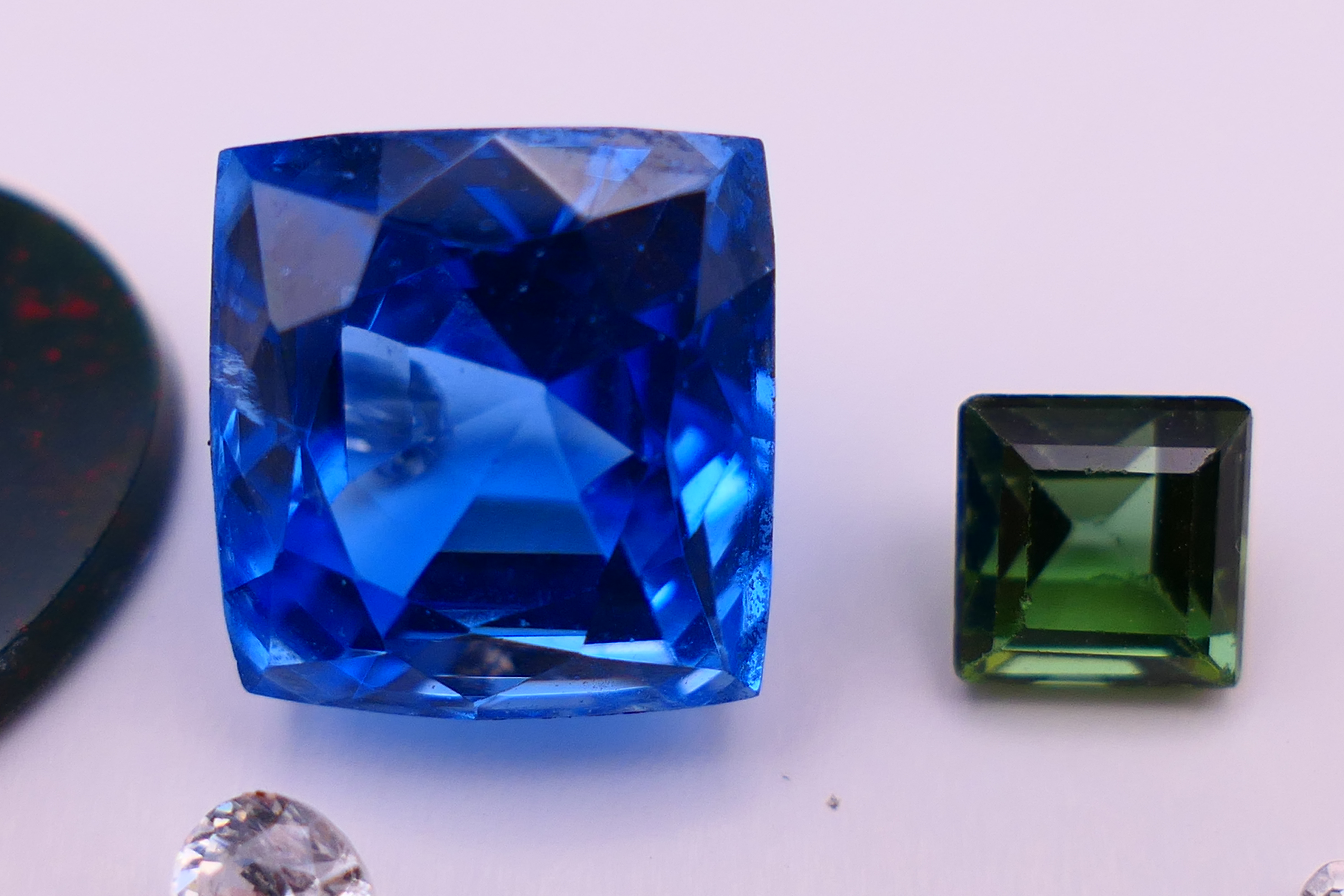 A quantity of gemstones, including diamonds, sapphires, etc. - Image 3 of 4