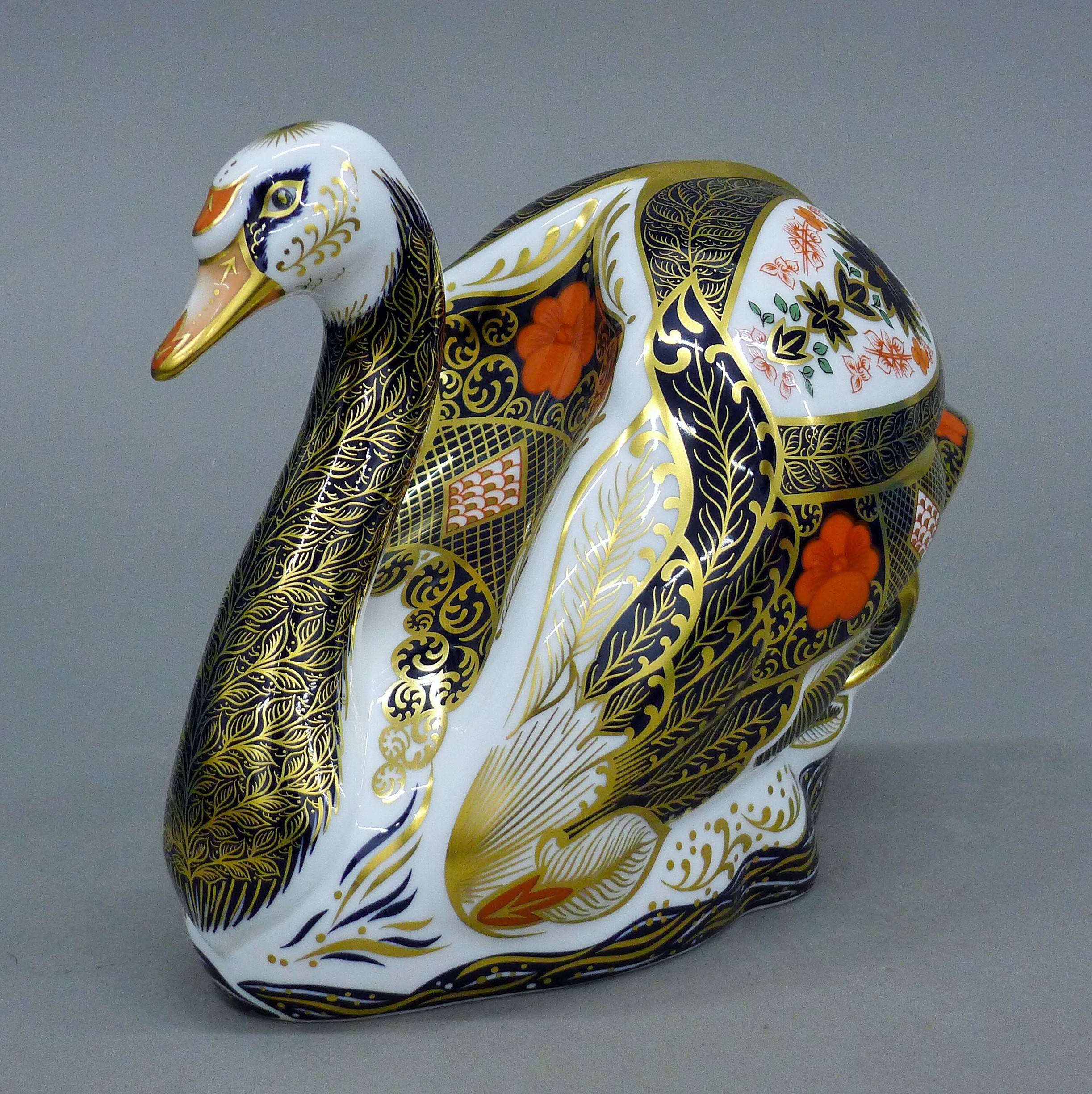 A boxed Royal Crown Derby Old Imari Solid Gold Band Swan paperweight. - Image 3 of 5