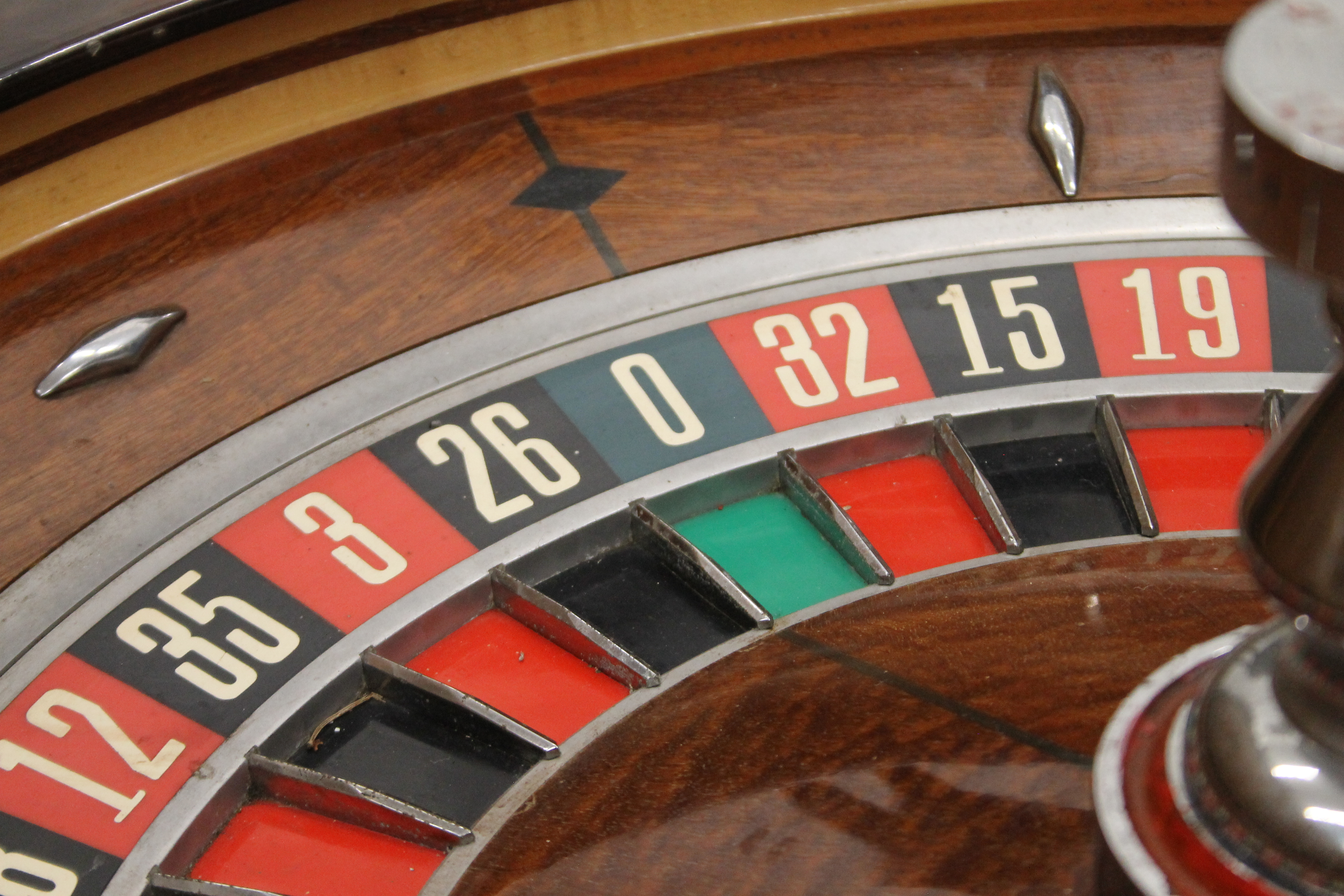 A full size casino roulette wheel with cased set chips. 81 cm diameter. - Image 3 of 7