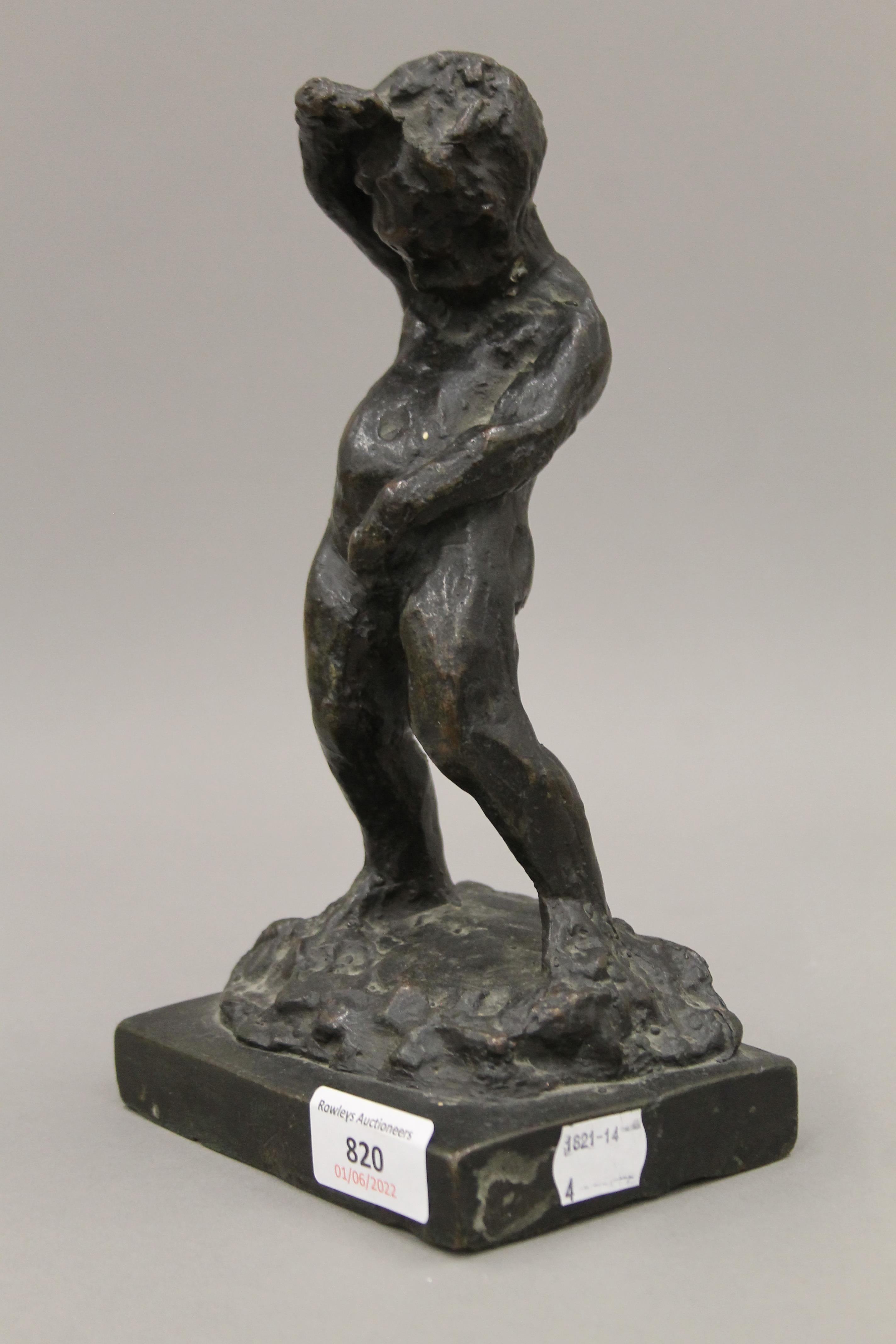 A patinated bronze model of a peeing boy. 23 cm high. - Image 2 of 3