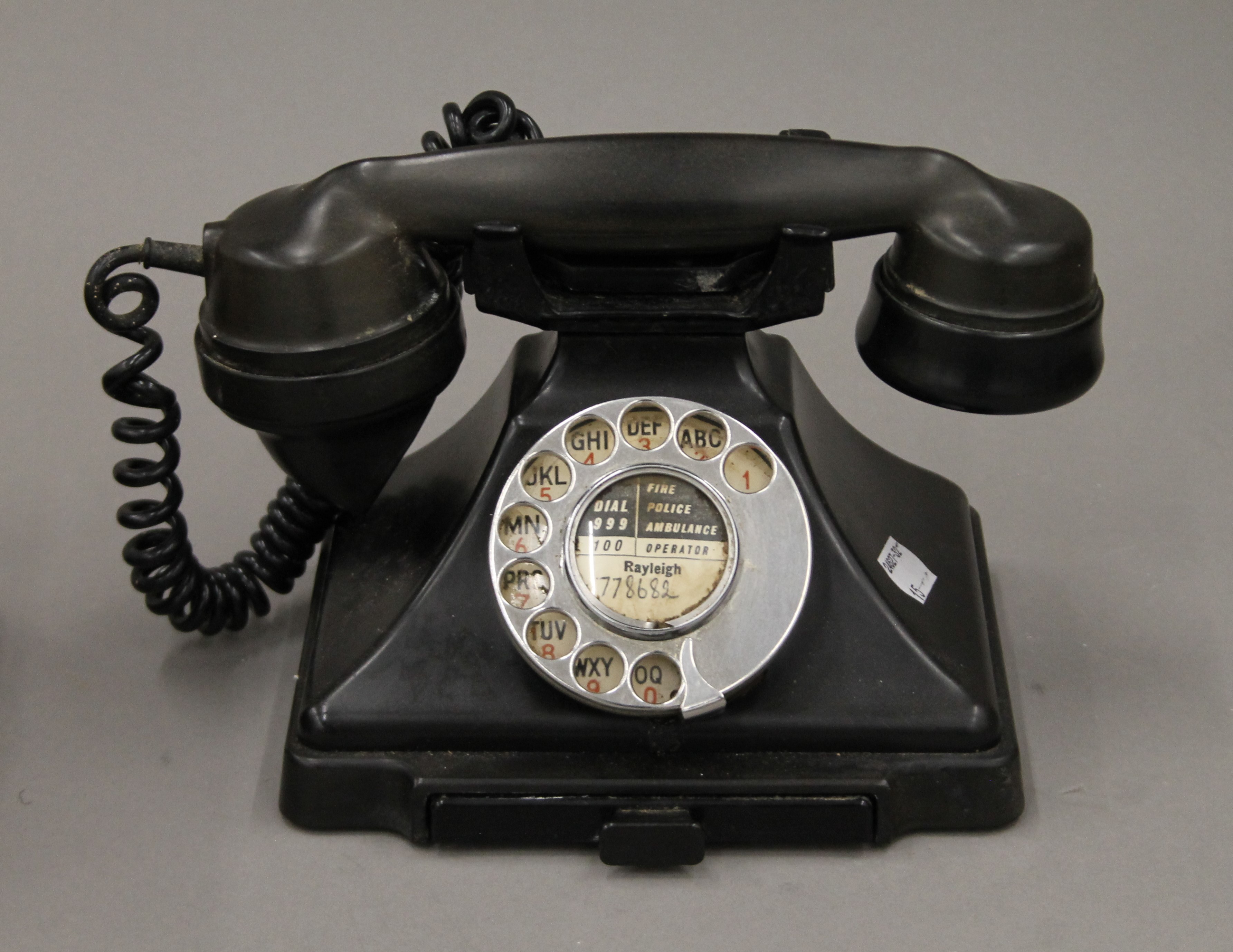 A bakelite telephone with bell box and exchange. The exchange 29.5 cm wide. - Image 6 of 11