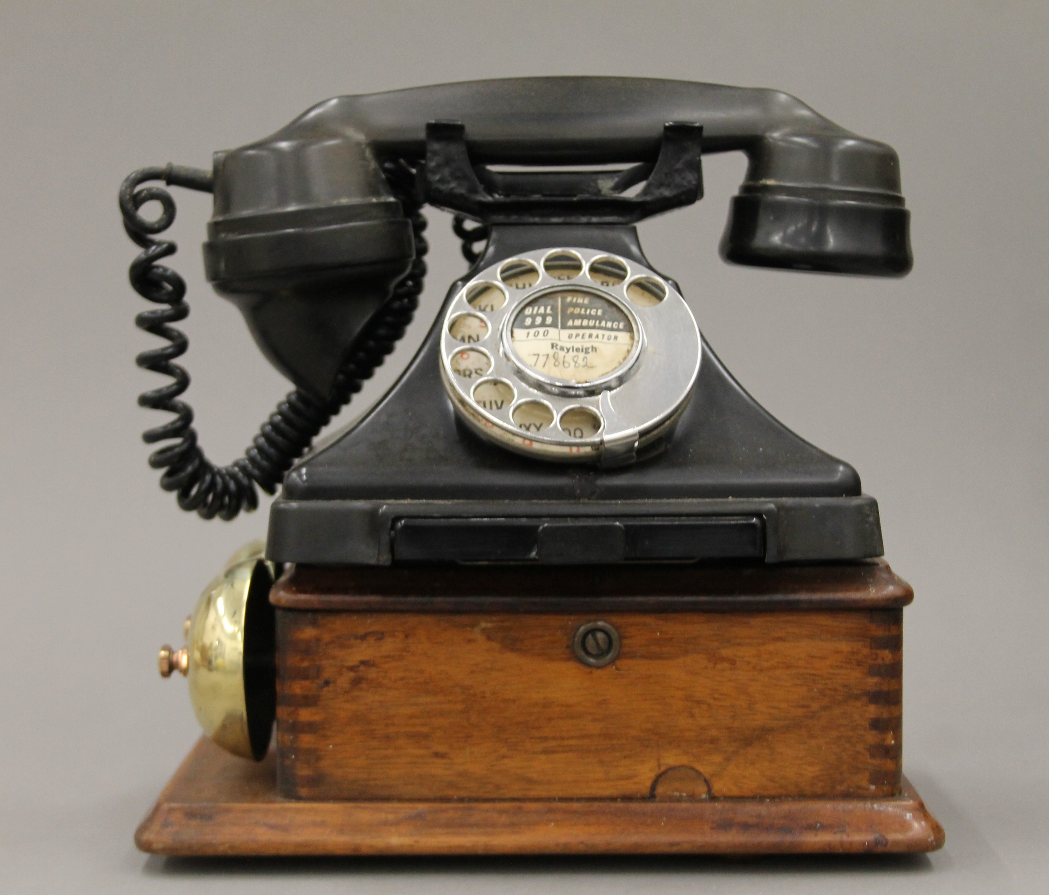 A bakelite telephone with bell box and exchange. The exchange 29.5 cm wide. - Image 3 of 11