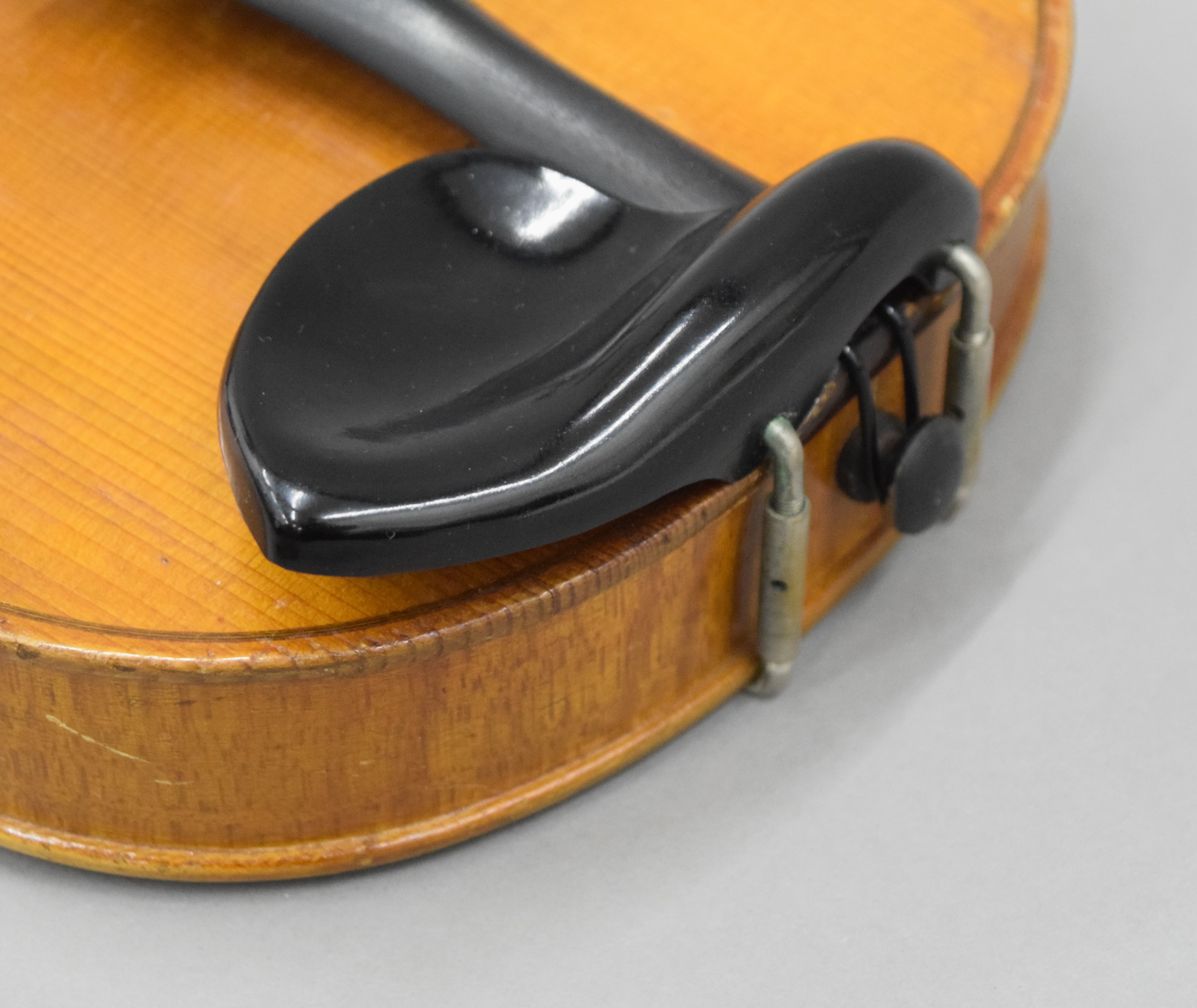 A cased violin and bow. 59 cm long. - Image 5 of 14