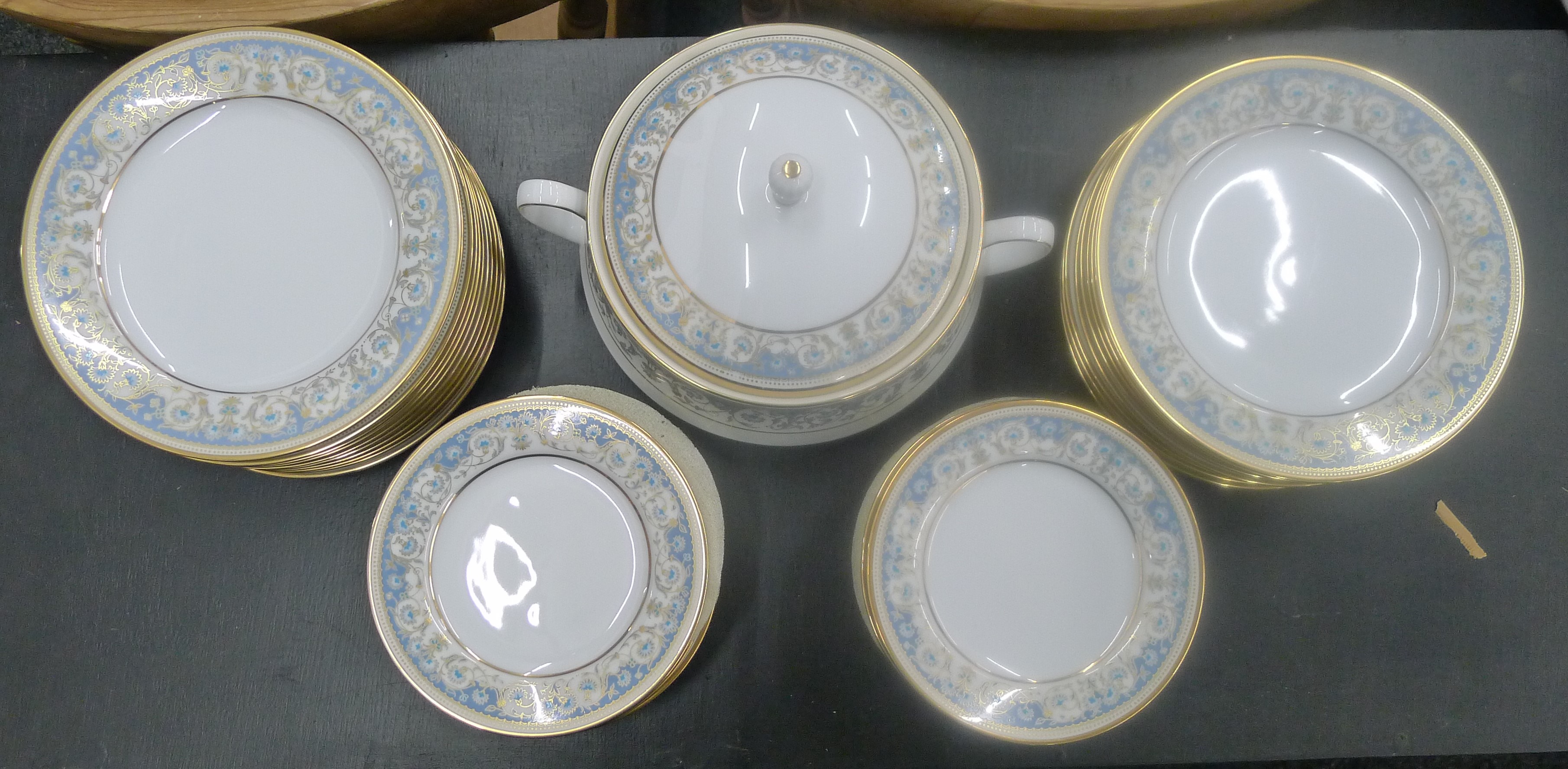 A Noritake dinner service. - Bild 5 aus 25