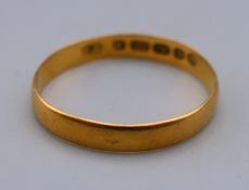 A Victorian 22 ct gold wedding band. Ring size N. 1.3 grammes.