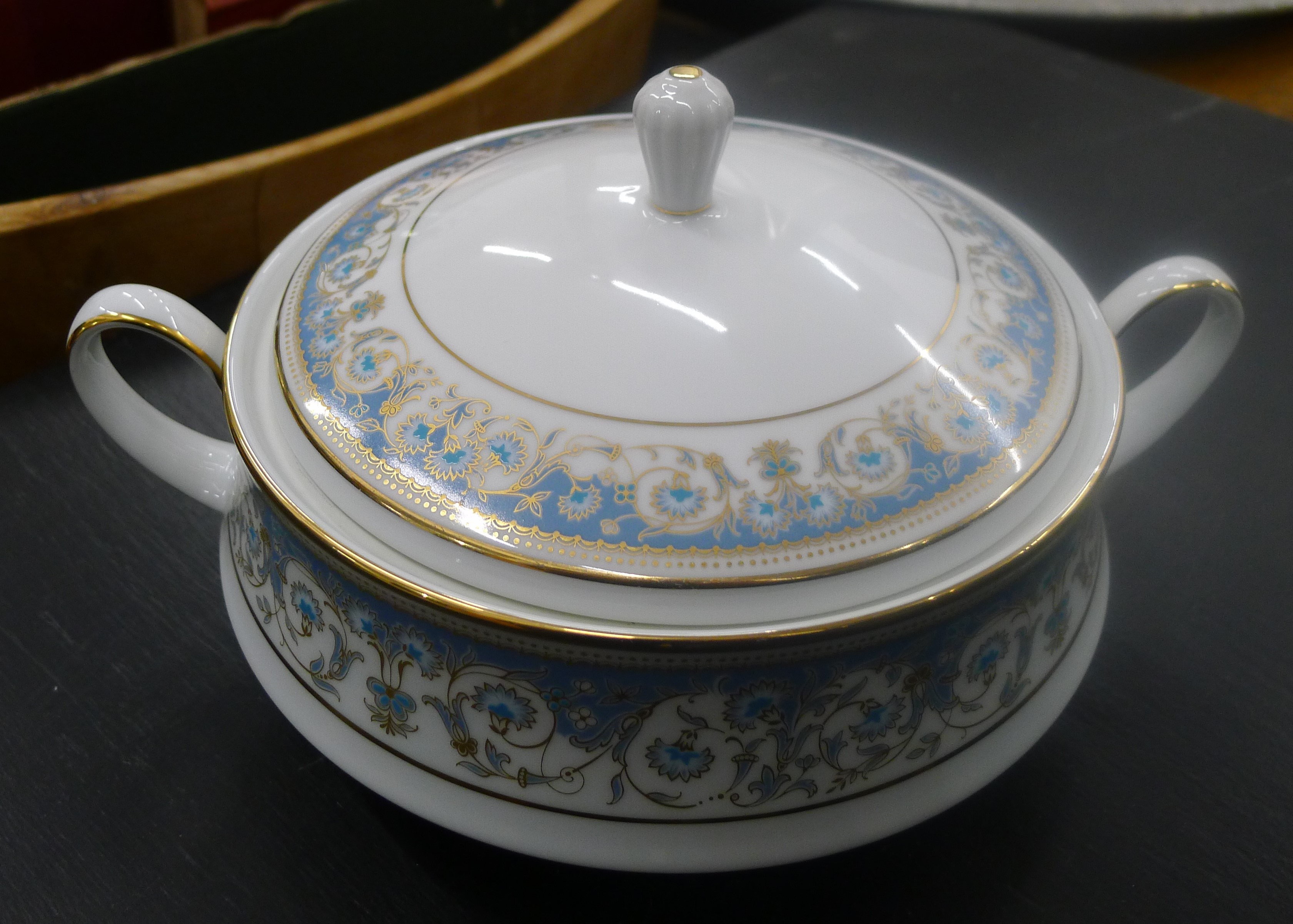 A Noritake dinner service. - Bild 13 aus 25