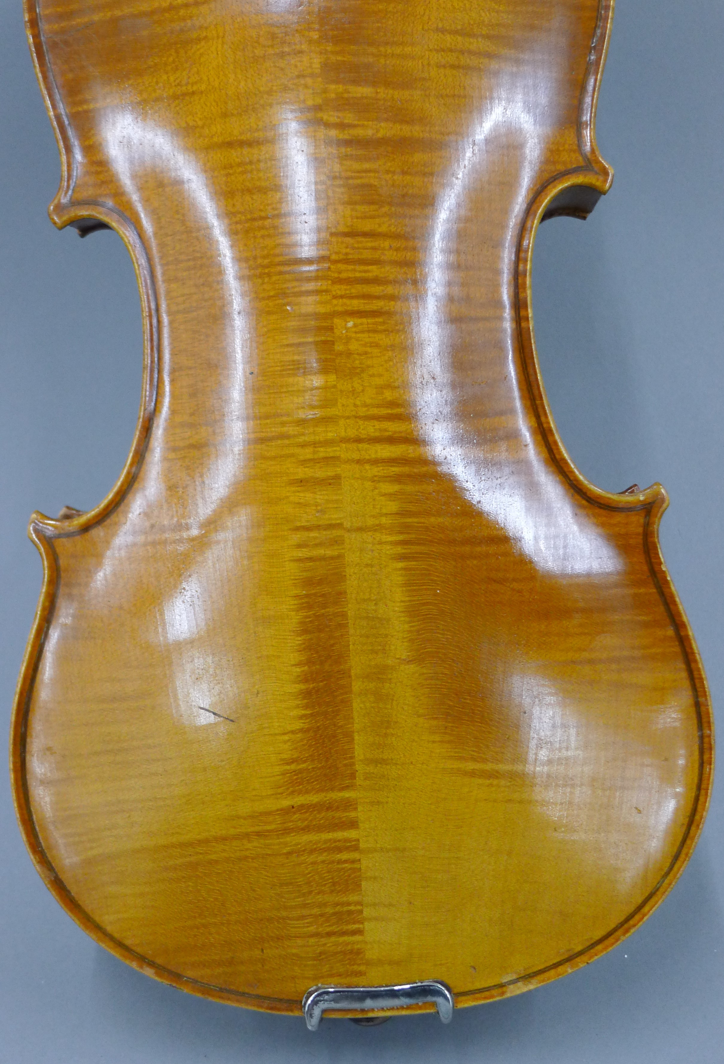 A cased violin and bow. 59 cm long. - Image 14 of 14