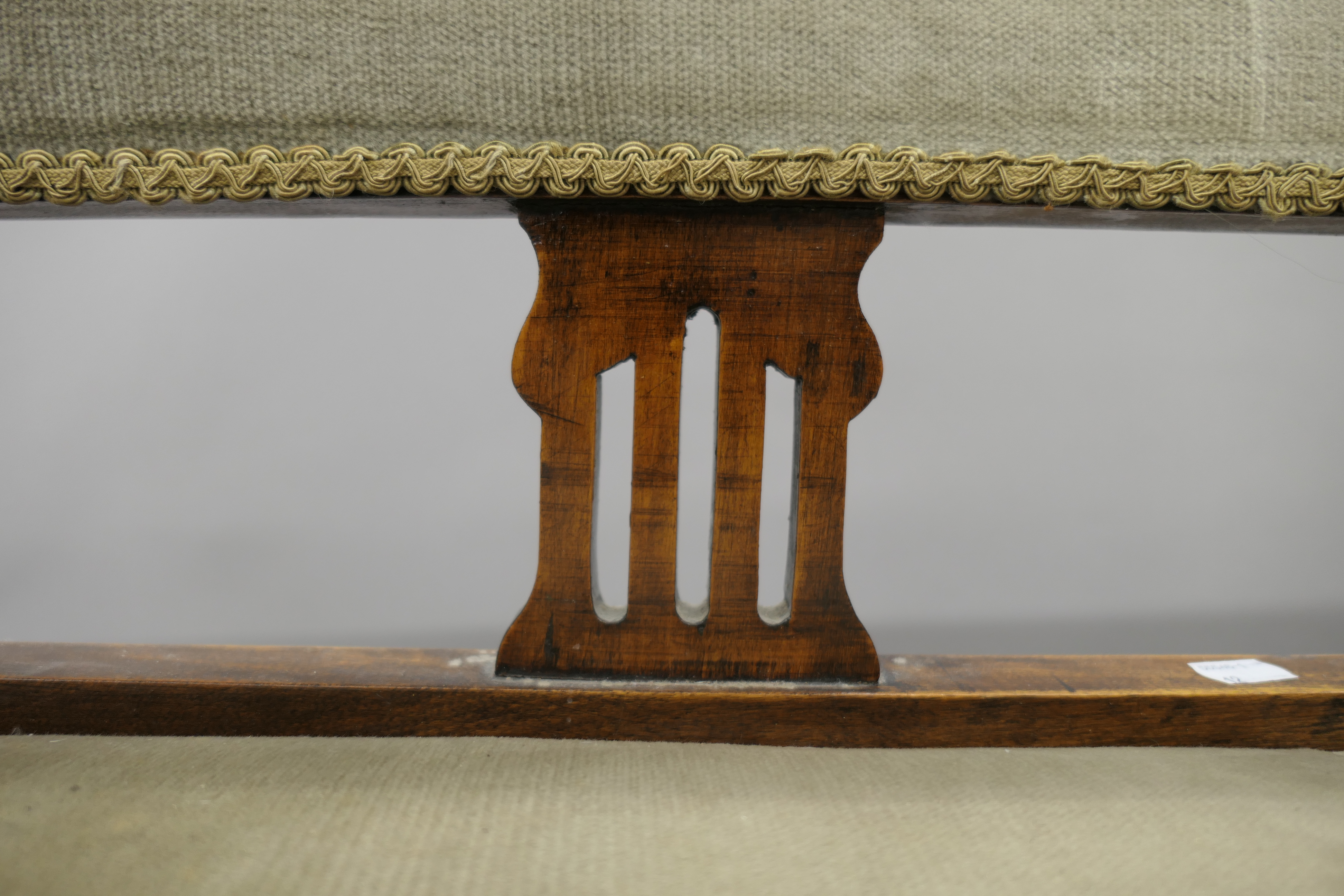 A Victorian upholstered chaise lounge. Approximately 170 cm long. - Image 3 of 4
