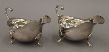 A pair of silver sauce boats. 16.5 cm long. 378.5 grammes.