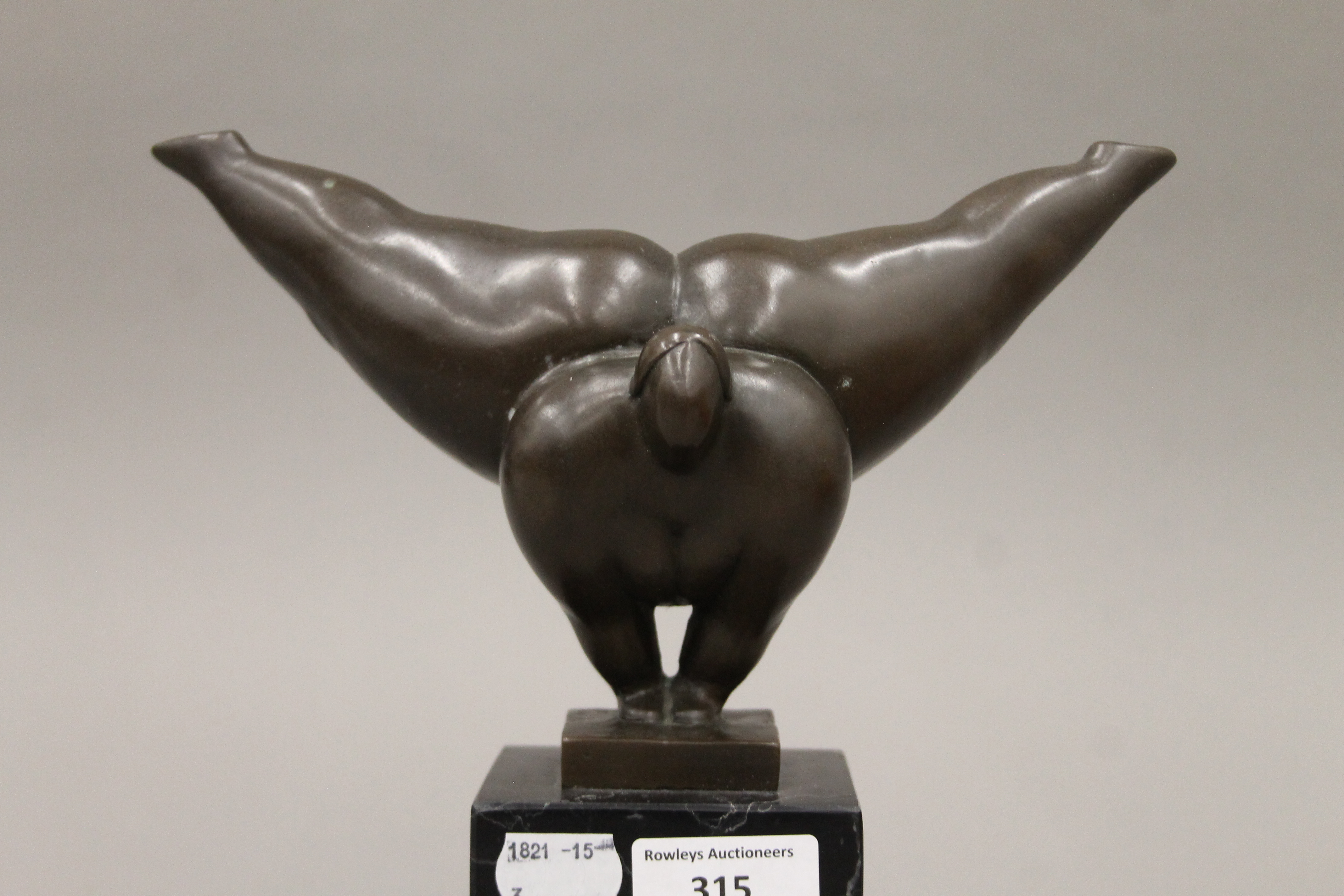 A bronze model of an acrobatic nude. 22 cm high. - Image 2 of 5