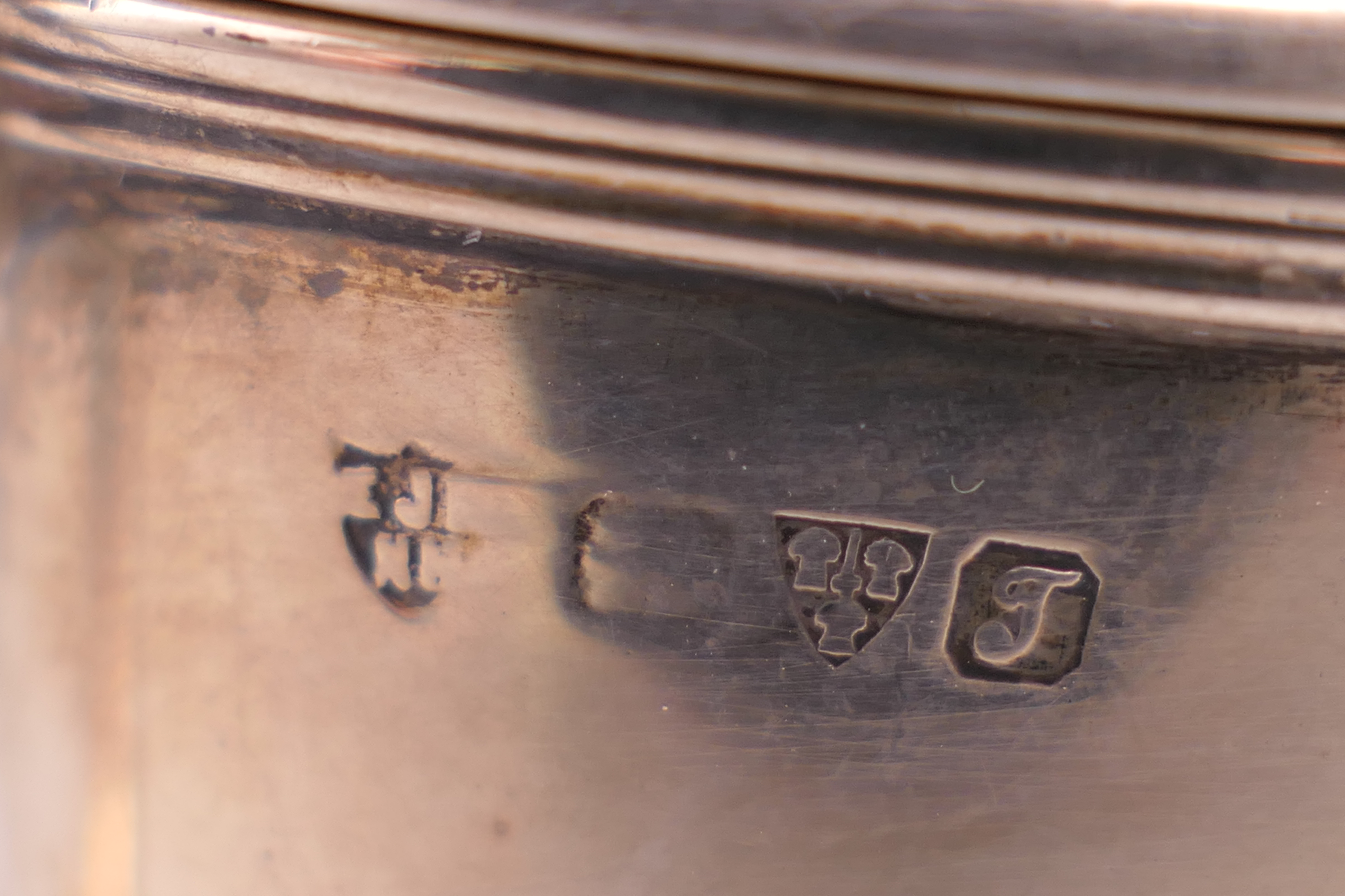 A silver oval mustard with blue glass liner. 6 cm high. 67.1 grammes. - Image 3 of 6