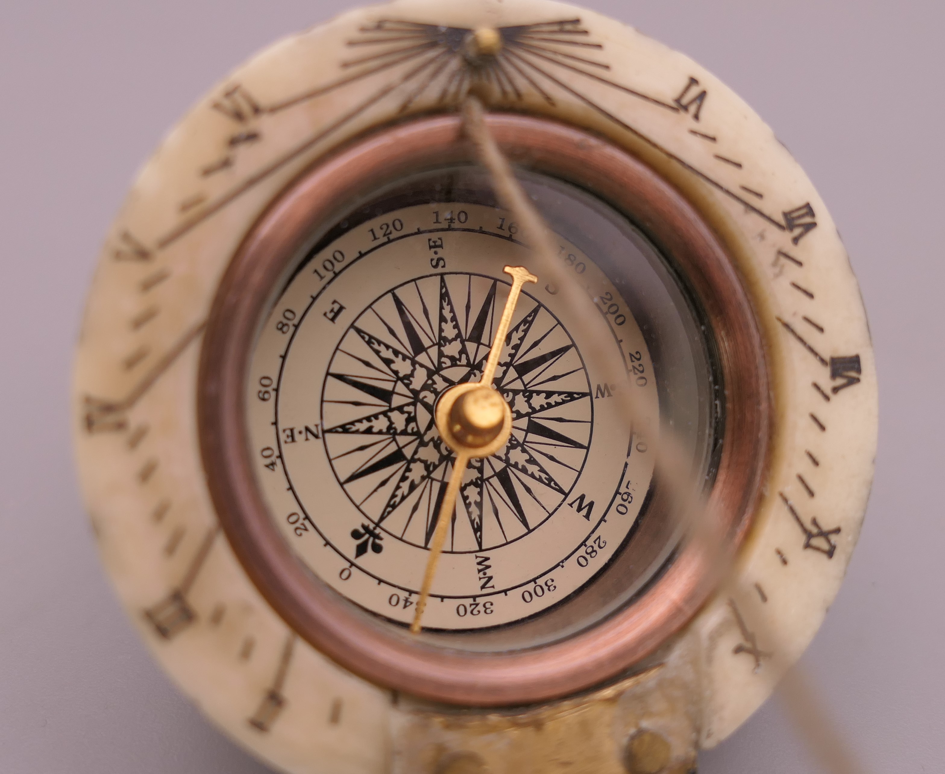 A bone globe compass. 4 cm high. - Image 3 of 5