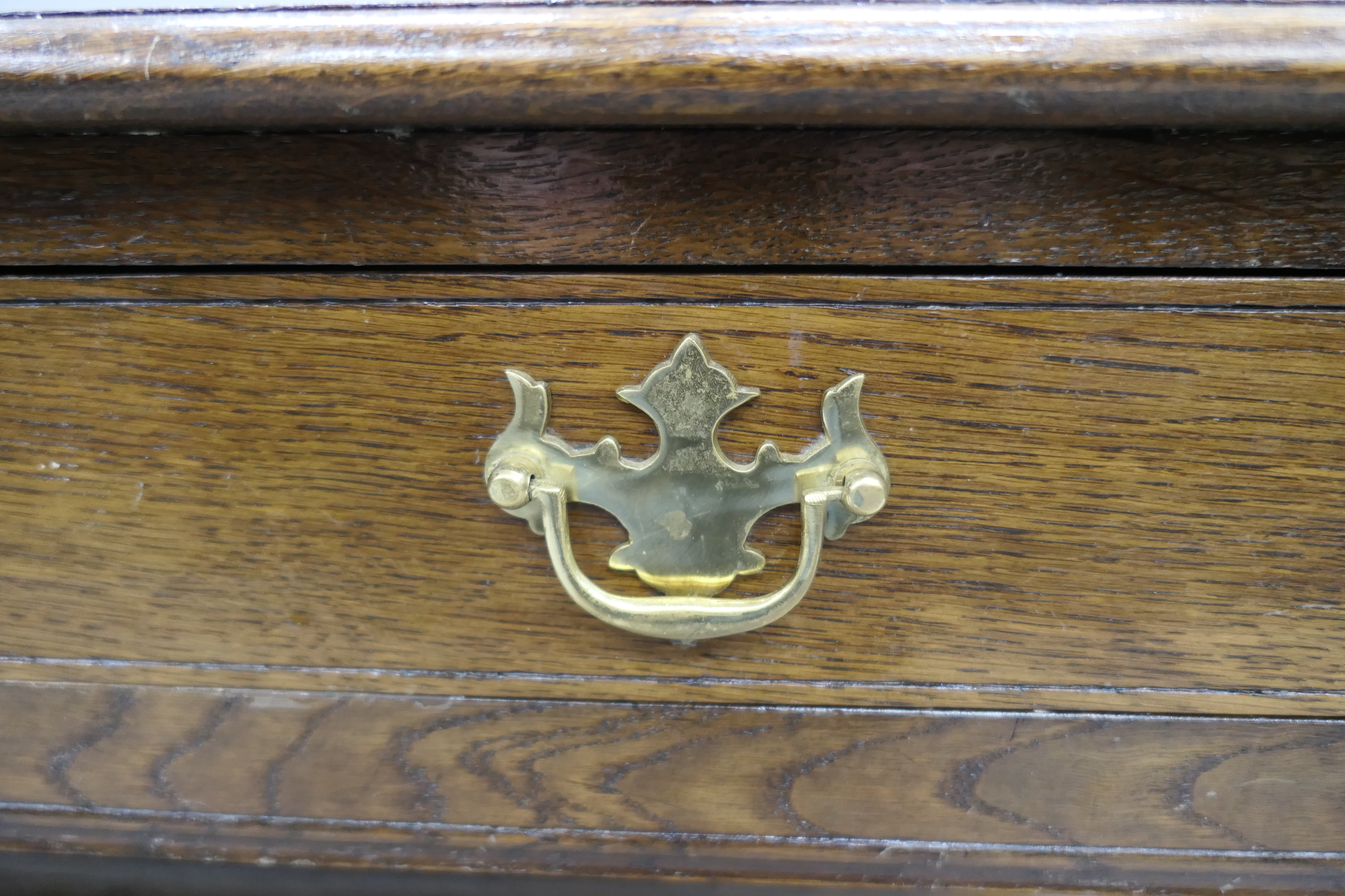 A modern oak two-drawer coffee table. 112 cm long, 55 cm deep, 46 cm high. - Image 4 of 7