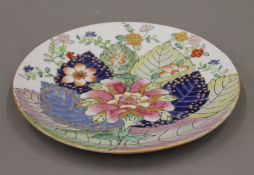 A Chinese famille rose porcelain plate decorated with flowers, seal mark to base. 18 cm diameter.