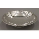 A silver footed bowl. 20.5 cm diameter. 354.4 grammes.