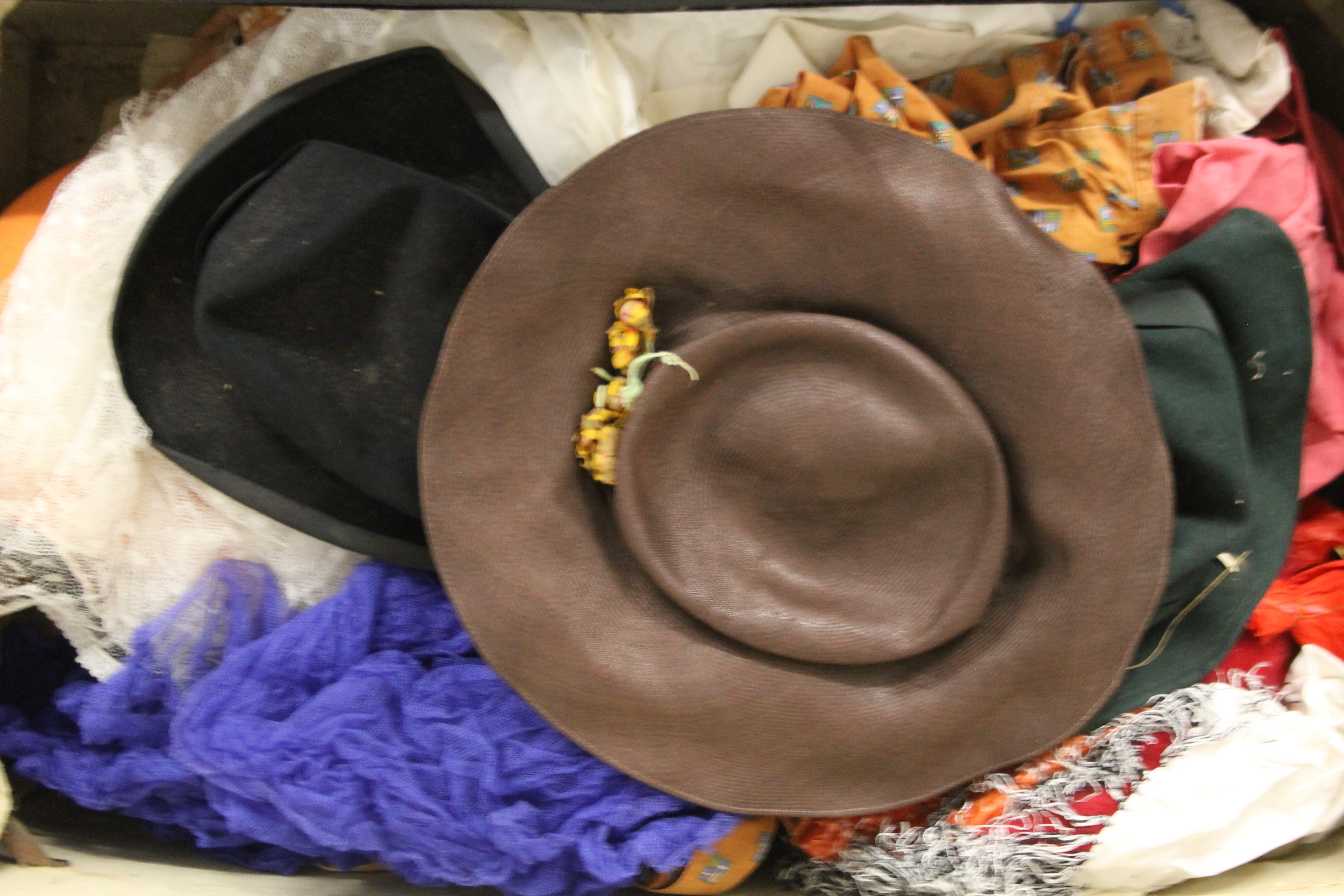 A small quantity of various travelling cases and trunks. - Image 5 of 5