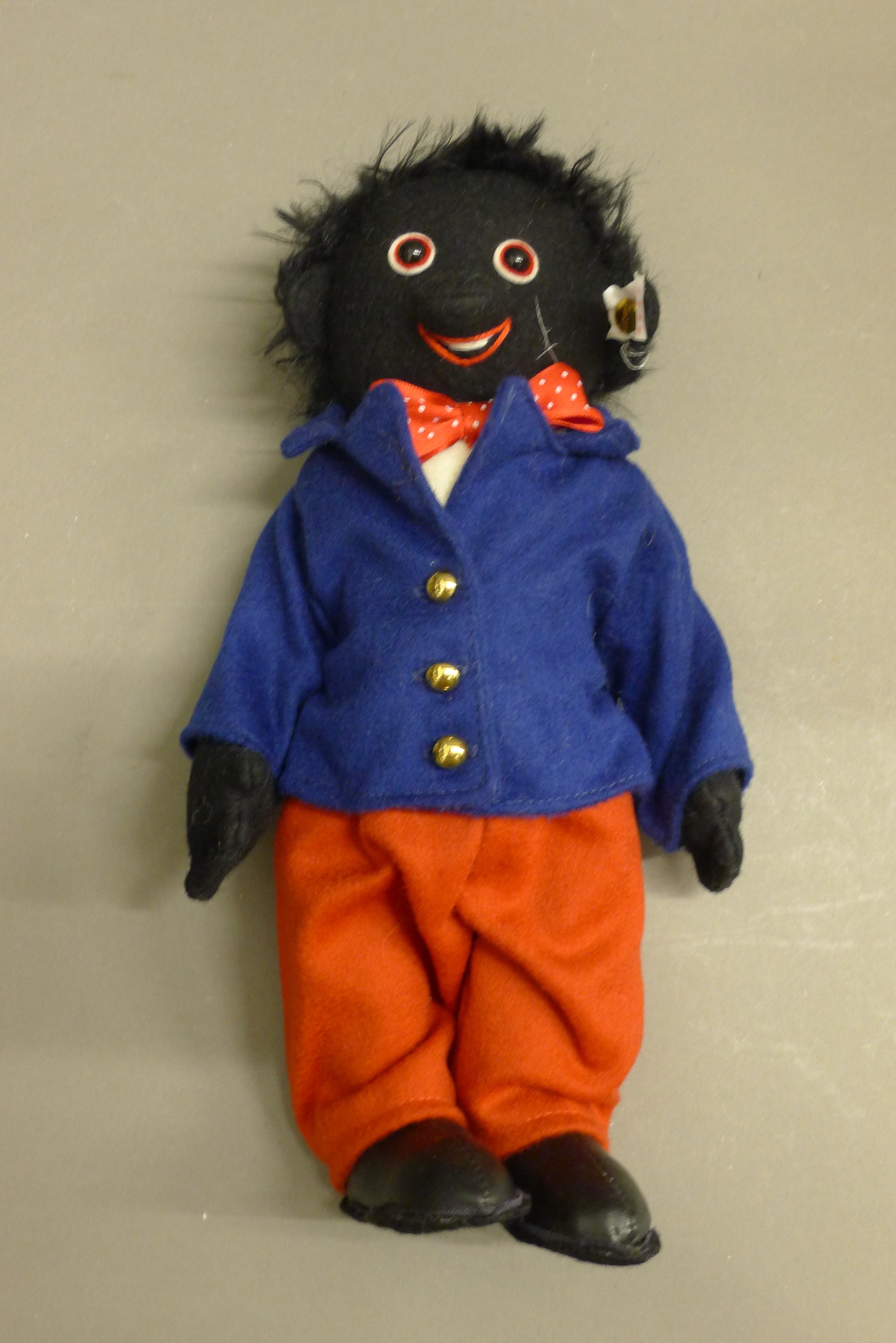 A Steiff Golly Boy, limited edition, numbered 897/2000, with original box and certificate. - Image 2 of 2