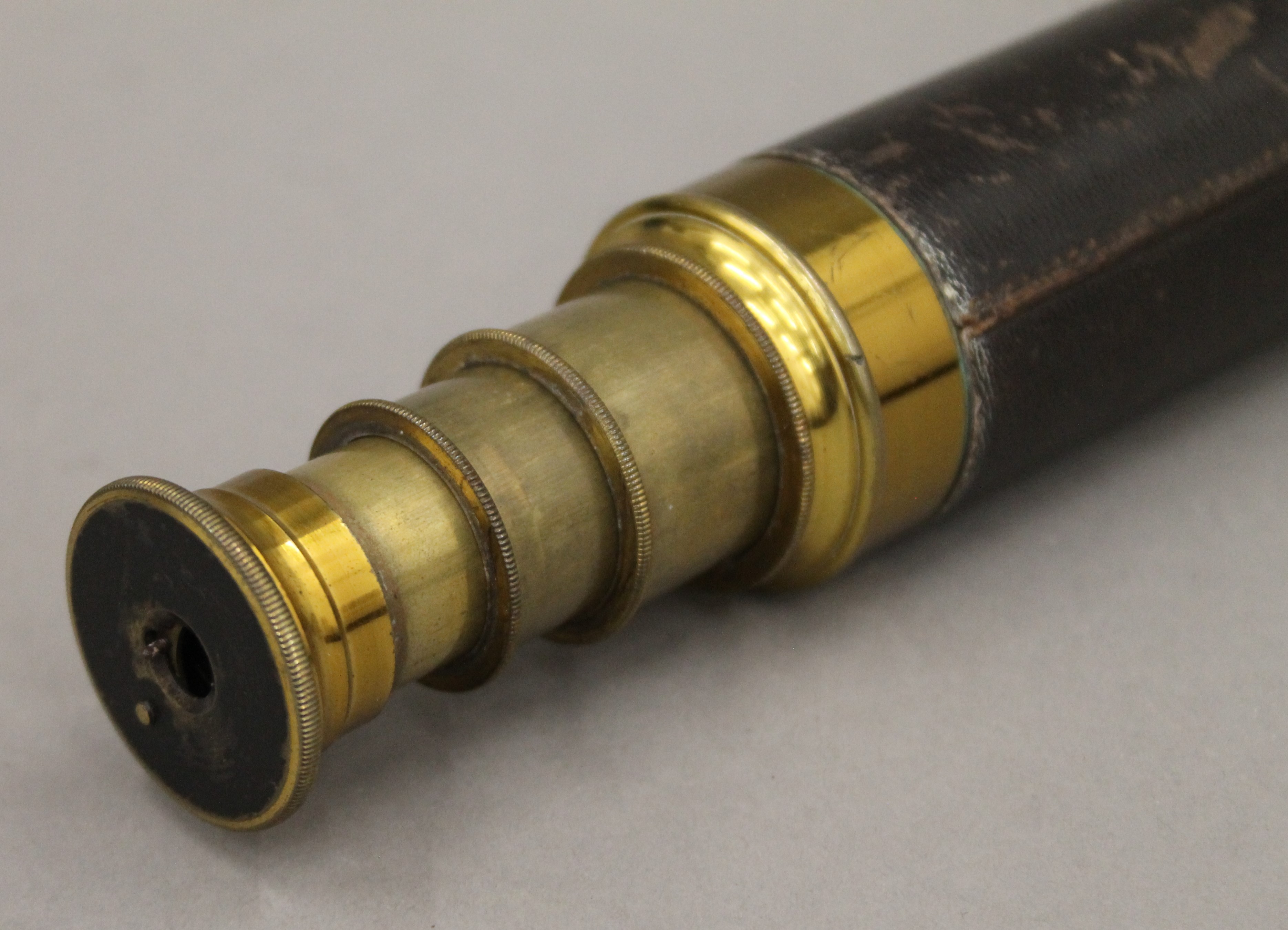 A leather cased brass telescope. 22.5 cm long closed. - Image 4 of 4