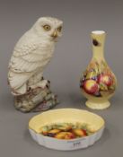 An Ansley Orchard Gold dish, a vase and a snowy owl figurine. The latter 18 cm high.