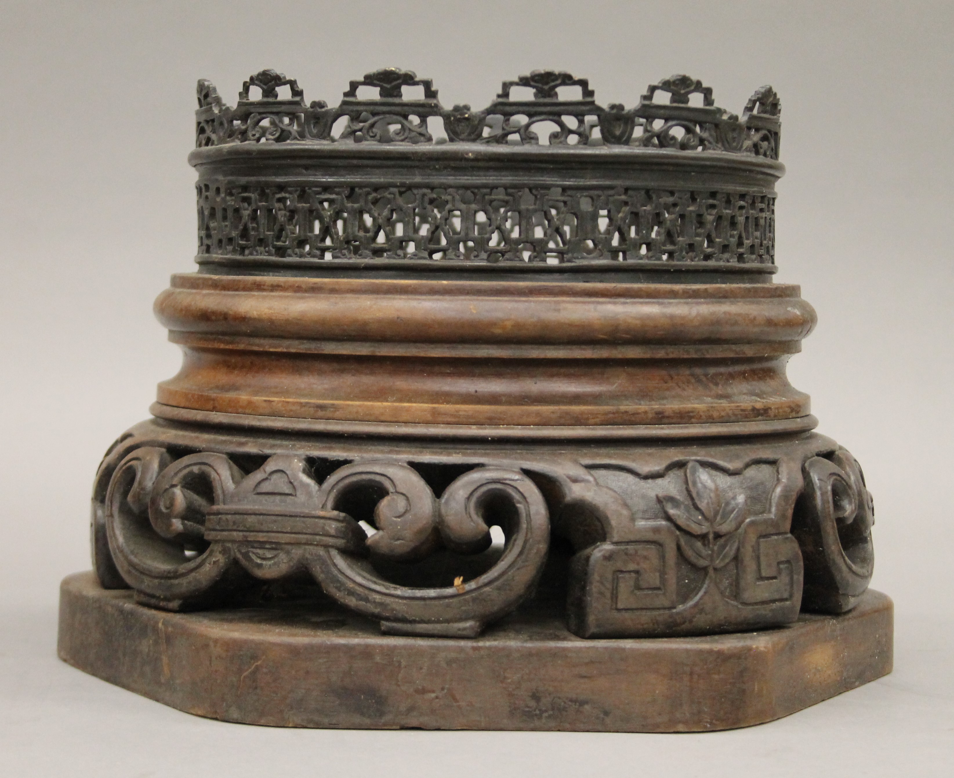 A pair of large Chinese wooden and bronze stands. 28 cm diameter. - Image 3 of 4