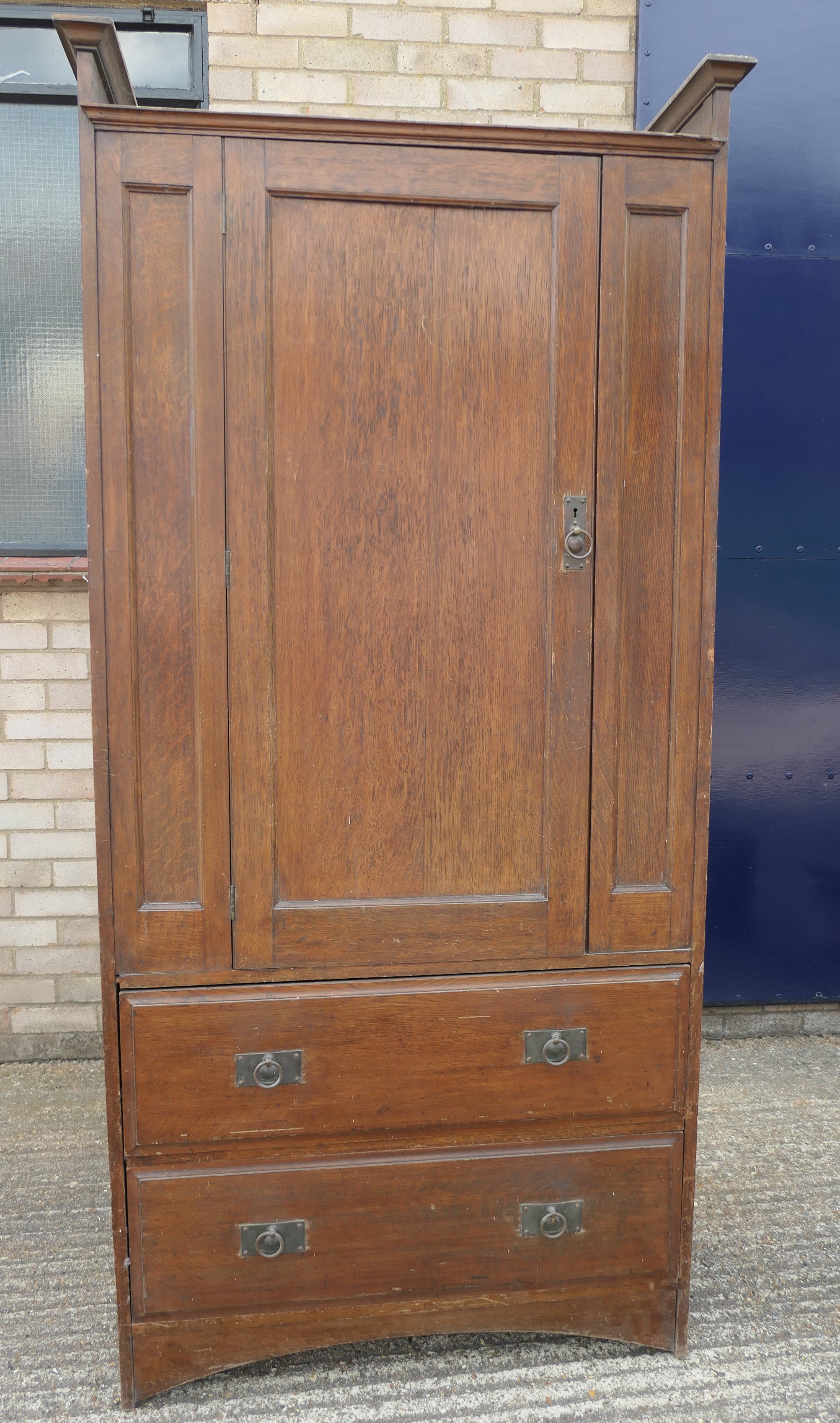 In the Manner of Heals, an Arts and Crafts oak compactum wardrobe. 199.5 cm high x 95 cm wide.