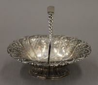 A silver bon-bon basket. 15 cm long. 143.3 grammes.