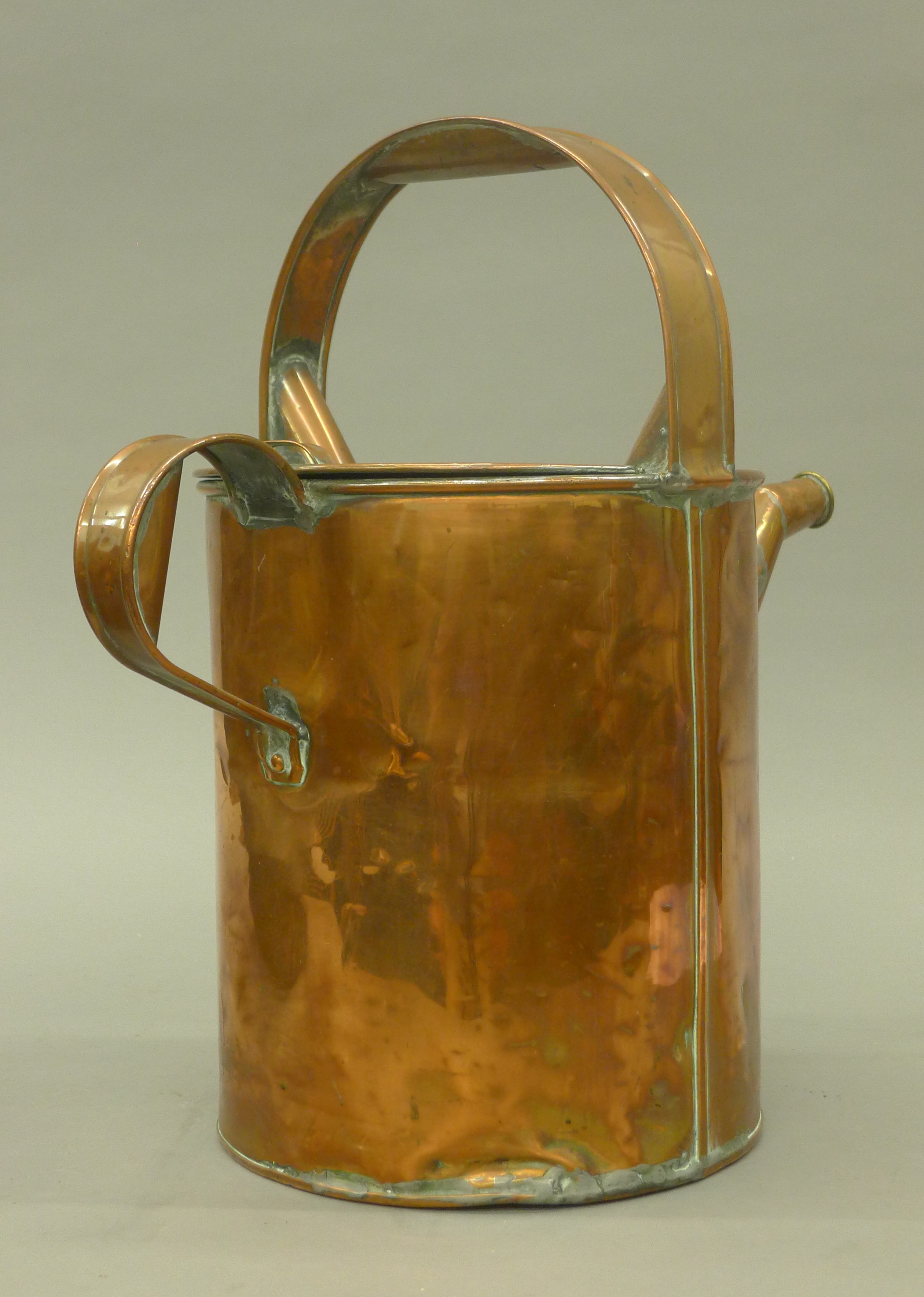 An antique copper watering can. 40 cm high. - Image 4 of 4