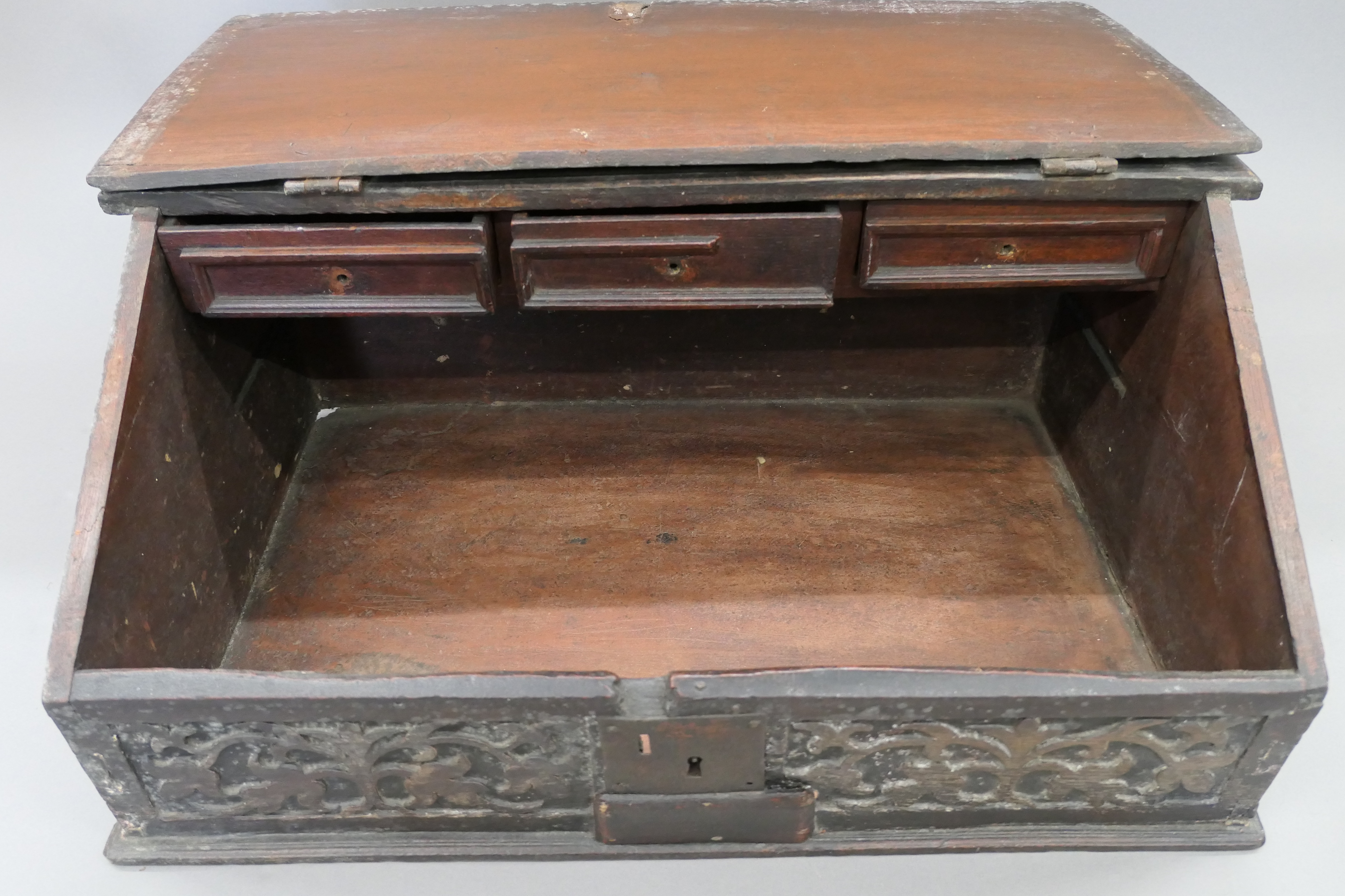 A 17th century oak bible box. 69 cm wide. - Image 4 of 11