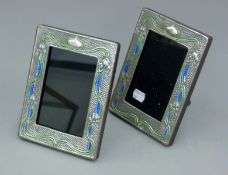 A pair of silver Art Nouveau style photograph frames. 14.5 x 19 cm.