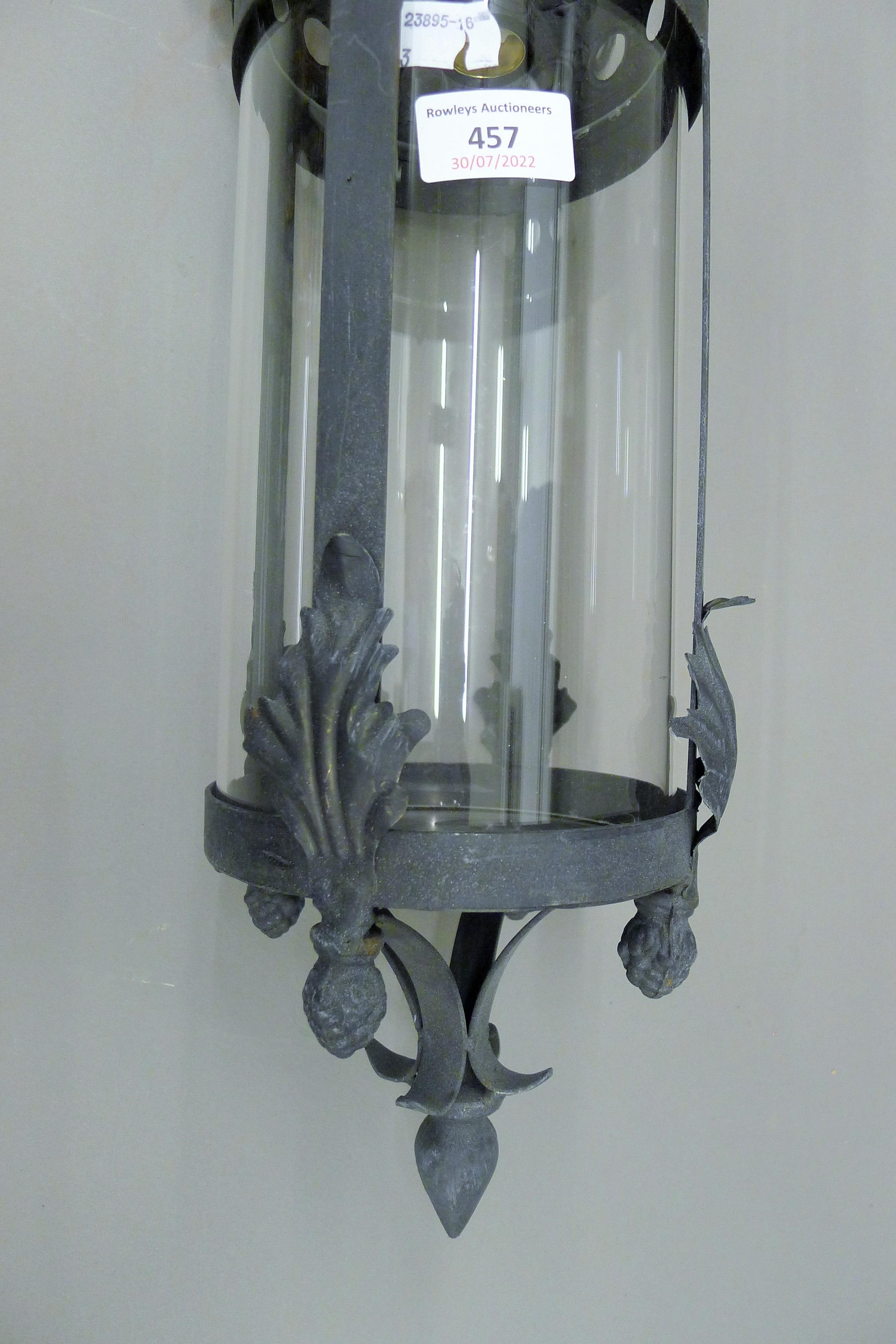 A pair of black hanging lanterns. 57 cm high. - Image 4 of 4