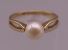 A 9 ct gold pearl ring. Ring size L. 1.6 grammes total weight.